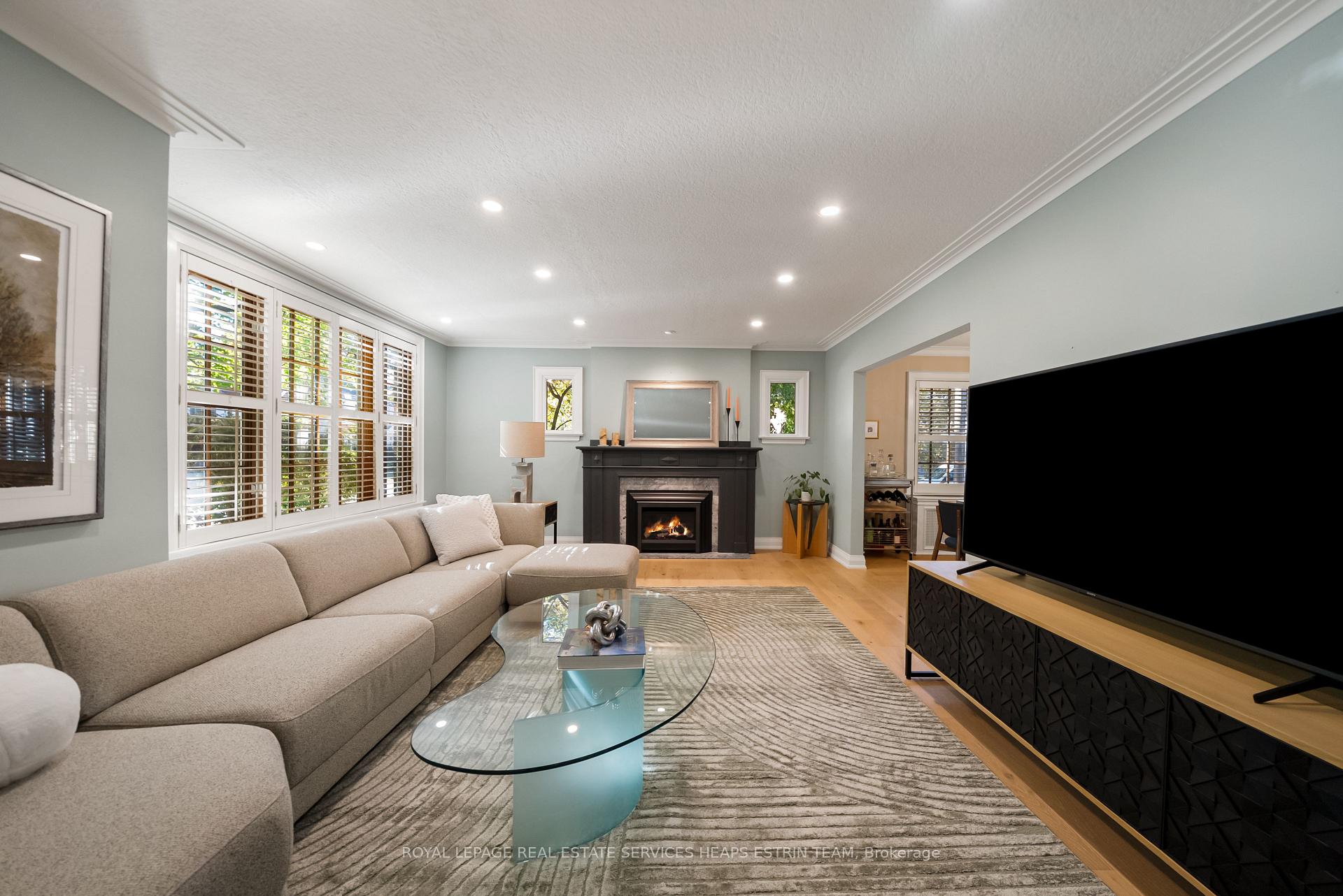 Photo 5 of 50 Meadowvale Drive, Etobicoke, Stonegate-Queensway — HOMEH