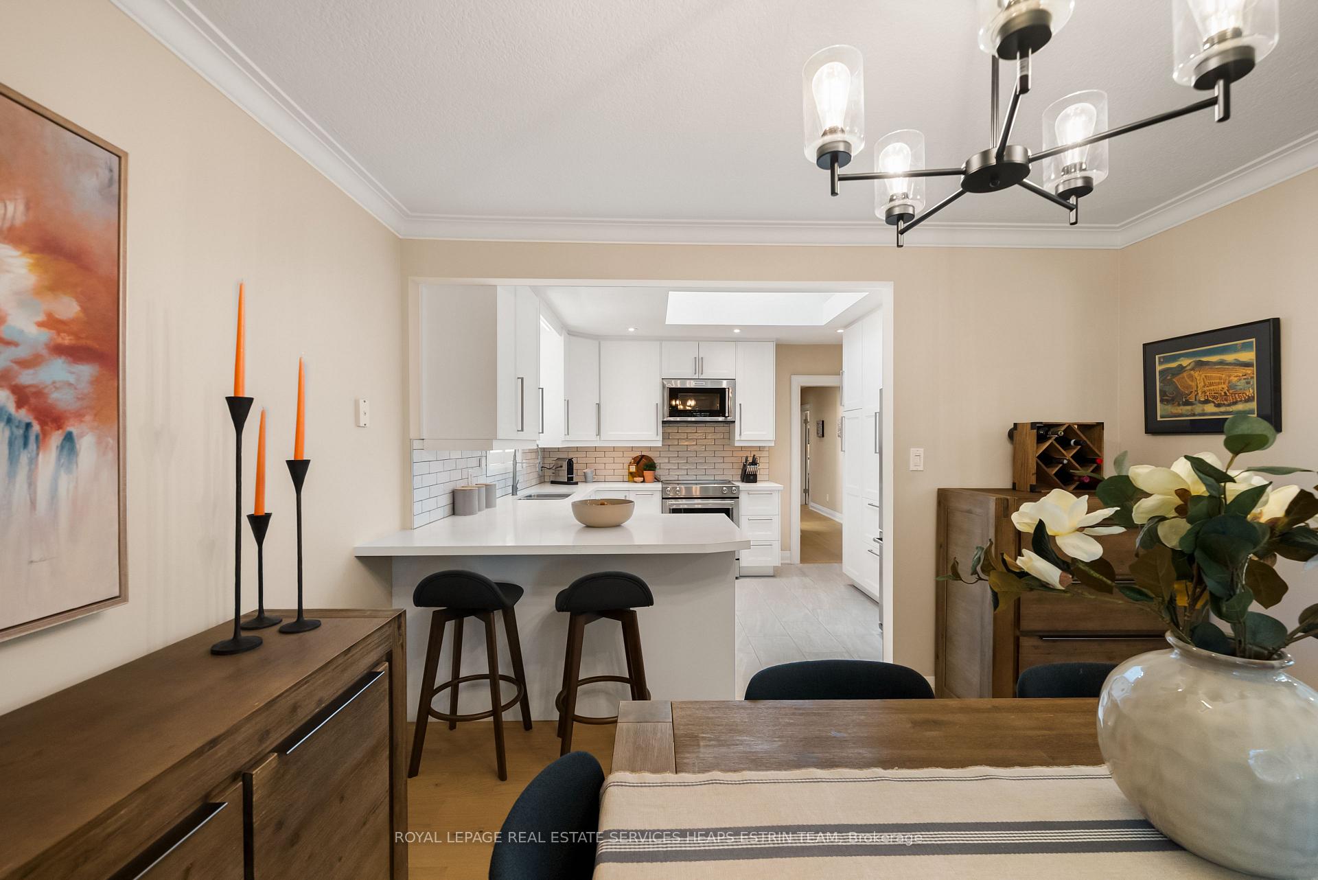 Photo 11 of 50 Meadowvale Drive, Etobicoke, Stonegate-Queensway — HOMEH