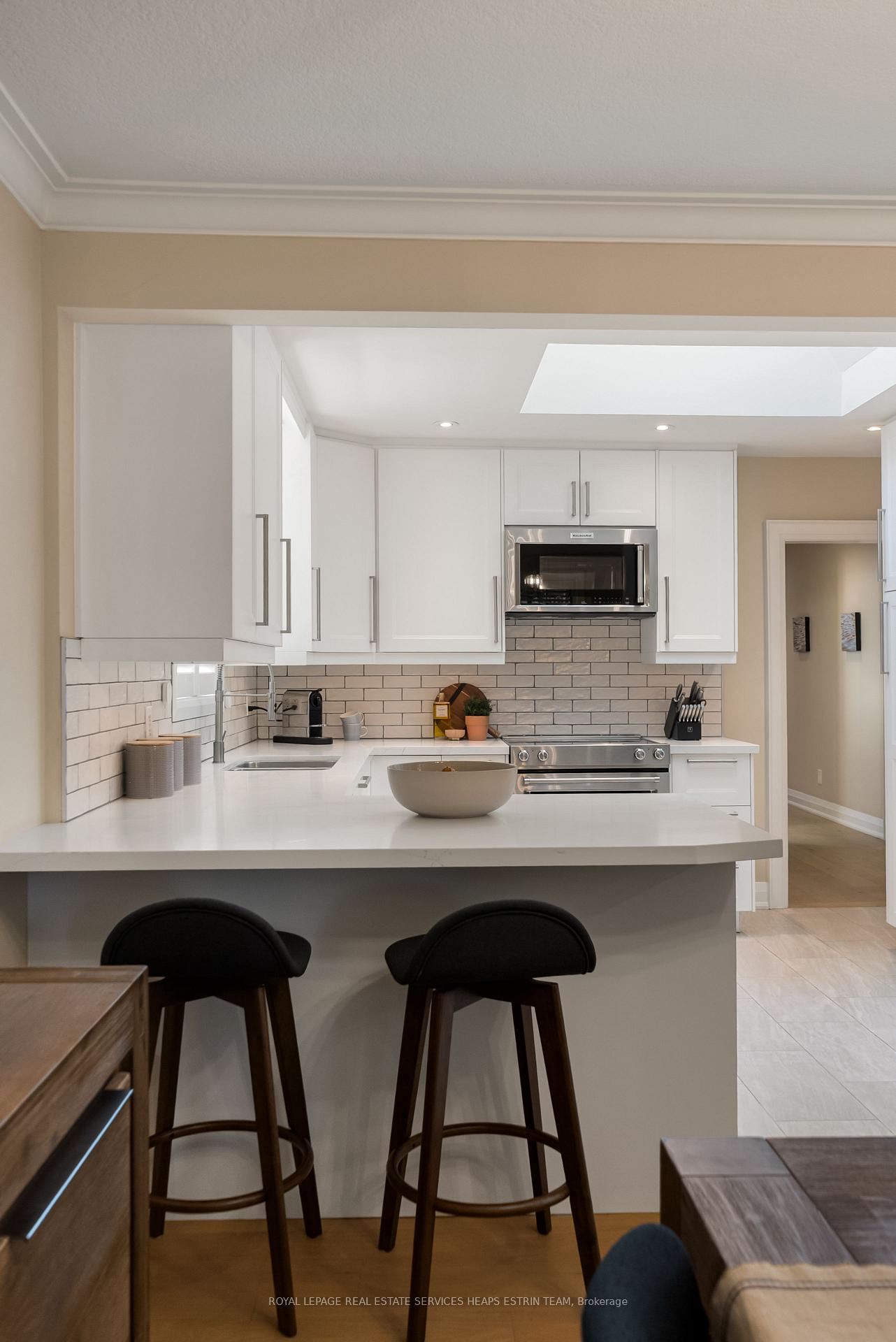 Photo 12 of 50 Meadowvale Drive, Etobicoke, Stonegate-Queensway — HOMEH
