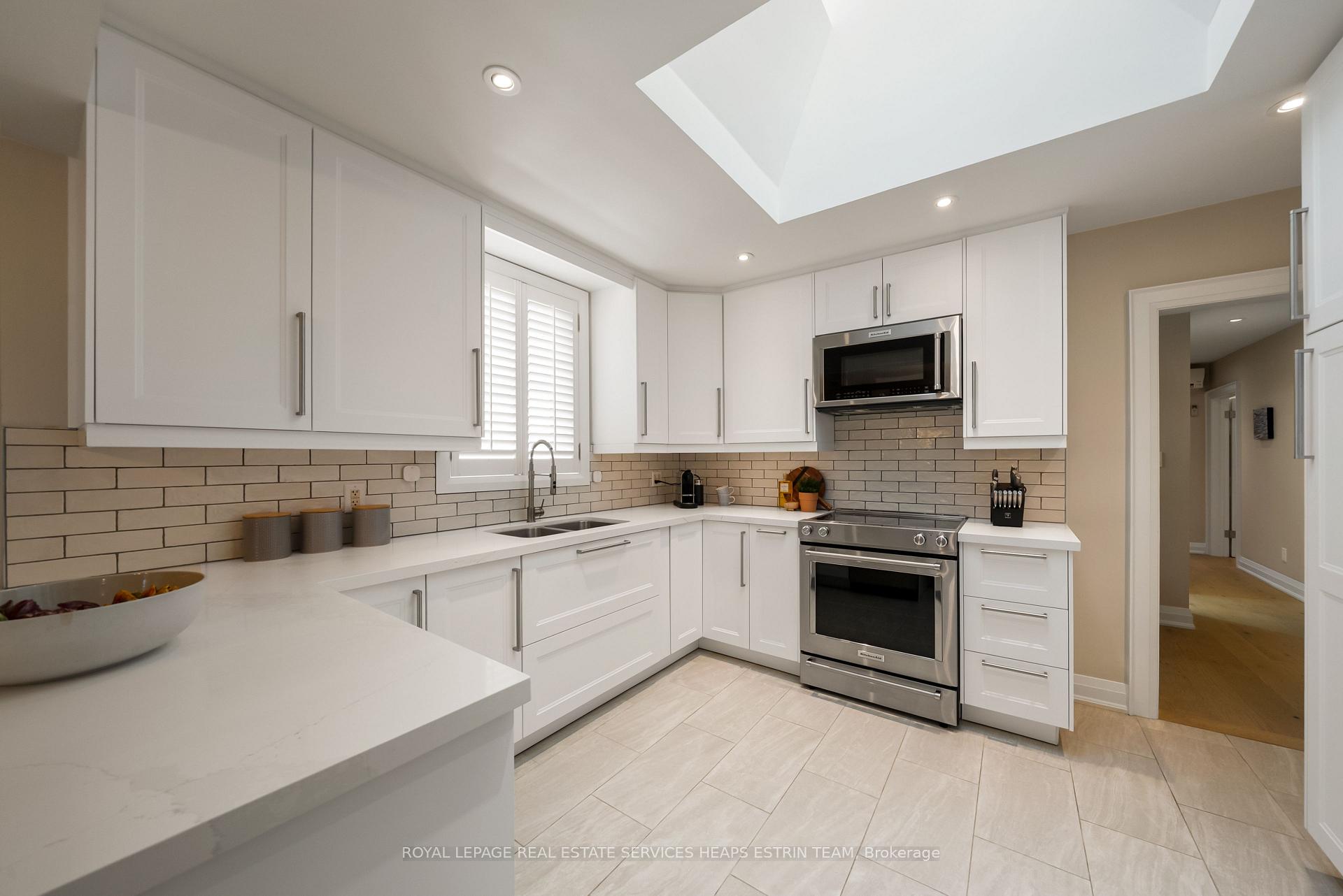 Photo 14 of 50 Meadowvale Drive, Etobicoke, Stonegate-Queensway — HOMEH