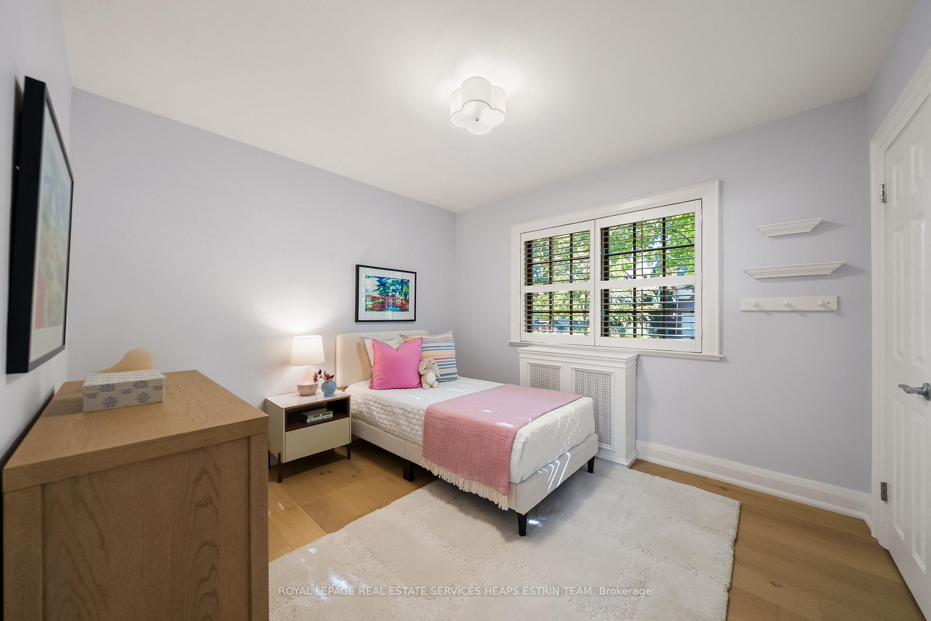 Photo 21 of 50 Meadowvale Drive, Etobicoke, Stonegate-Queensway — HOMEH
