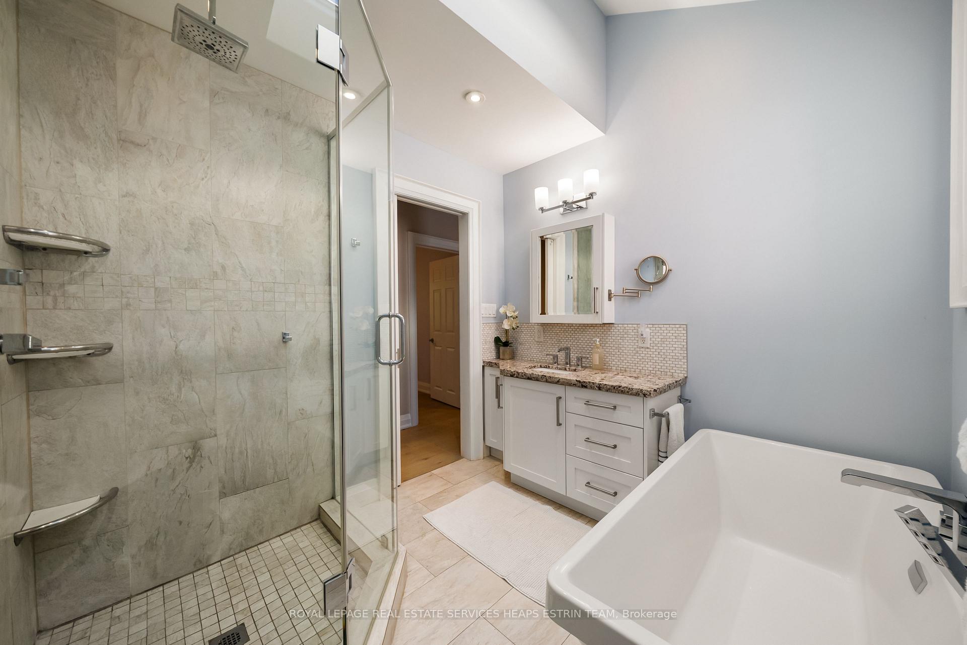 Photo 25 of 50 Meadowvale Drive, Etobicoke, Stonegate-Queensway — HOMEH