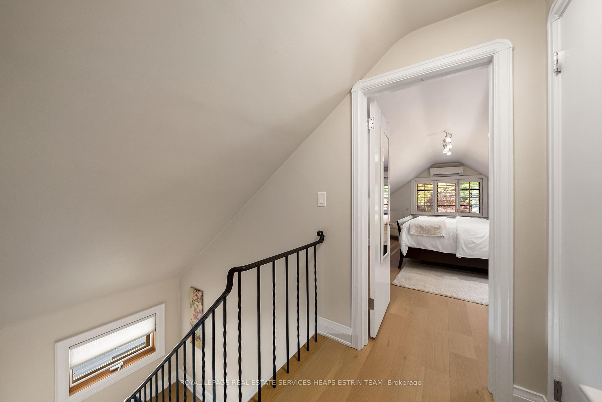 Photo 26 of 50 Meadowvale Drive, Etobicoke, Stonegate-Queensway — HOMEH