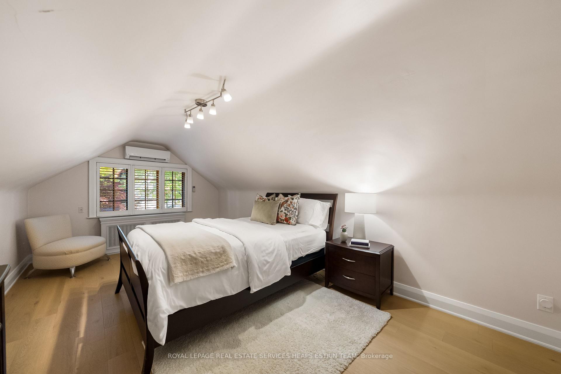 Photo 27 of 50 Meadowvale Drive, Etobicoke, Stonegate-Queensway — HOMEH