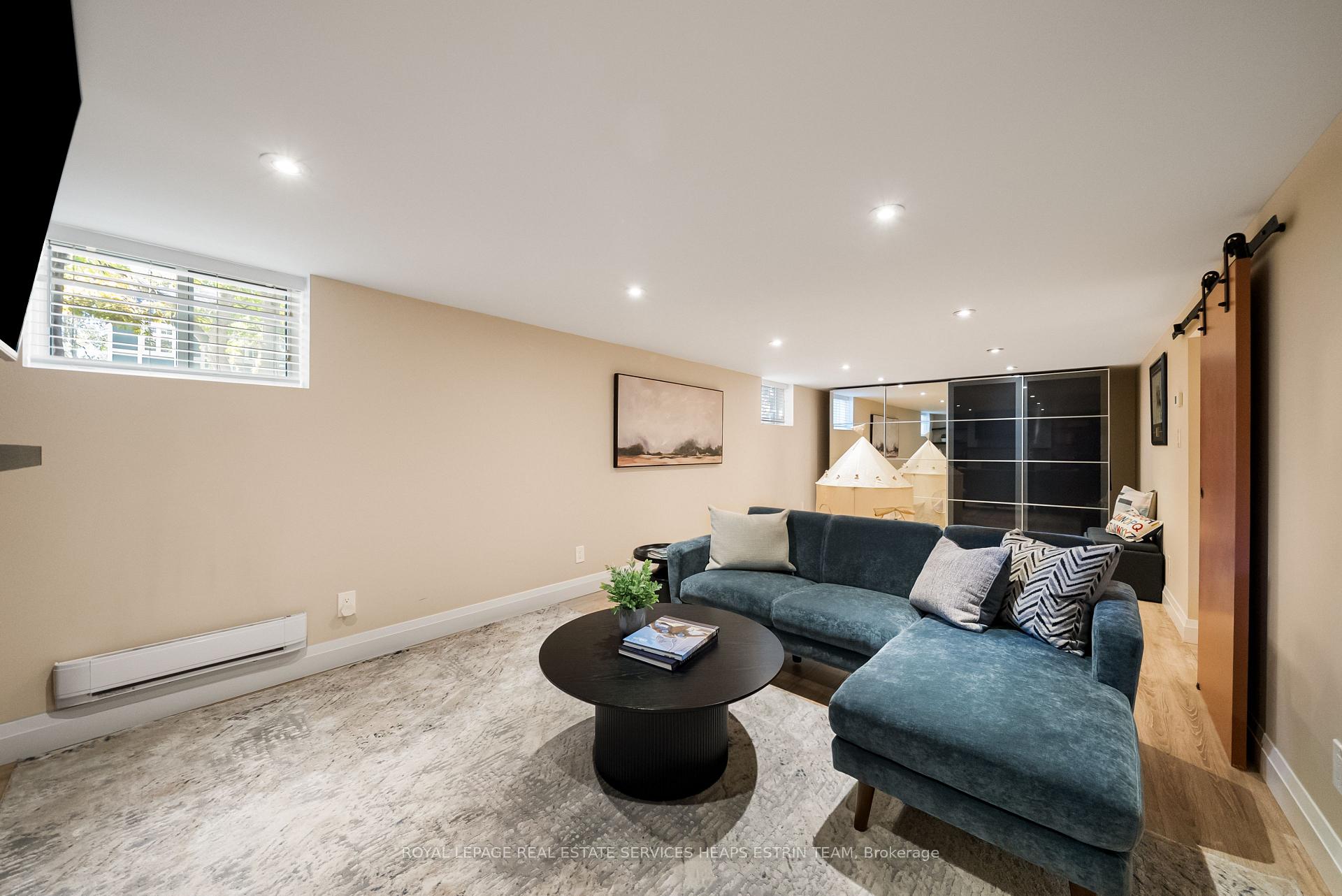 Photo 31 of 50 Meadowvale Drive, Etobicoke, Stonegate-Queensway — HOMEH