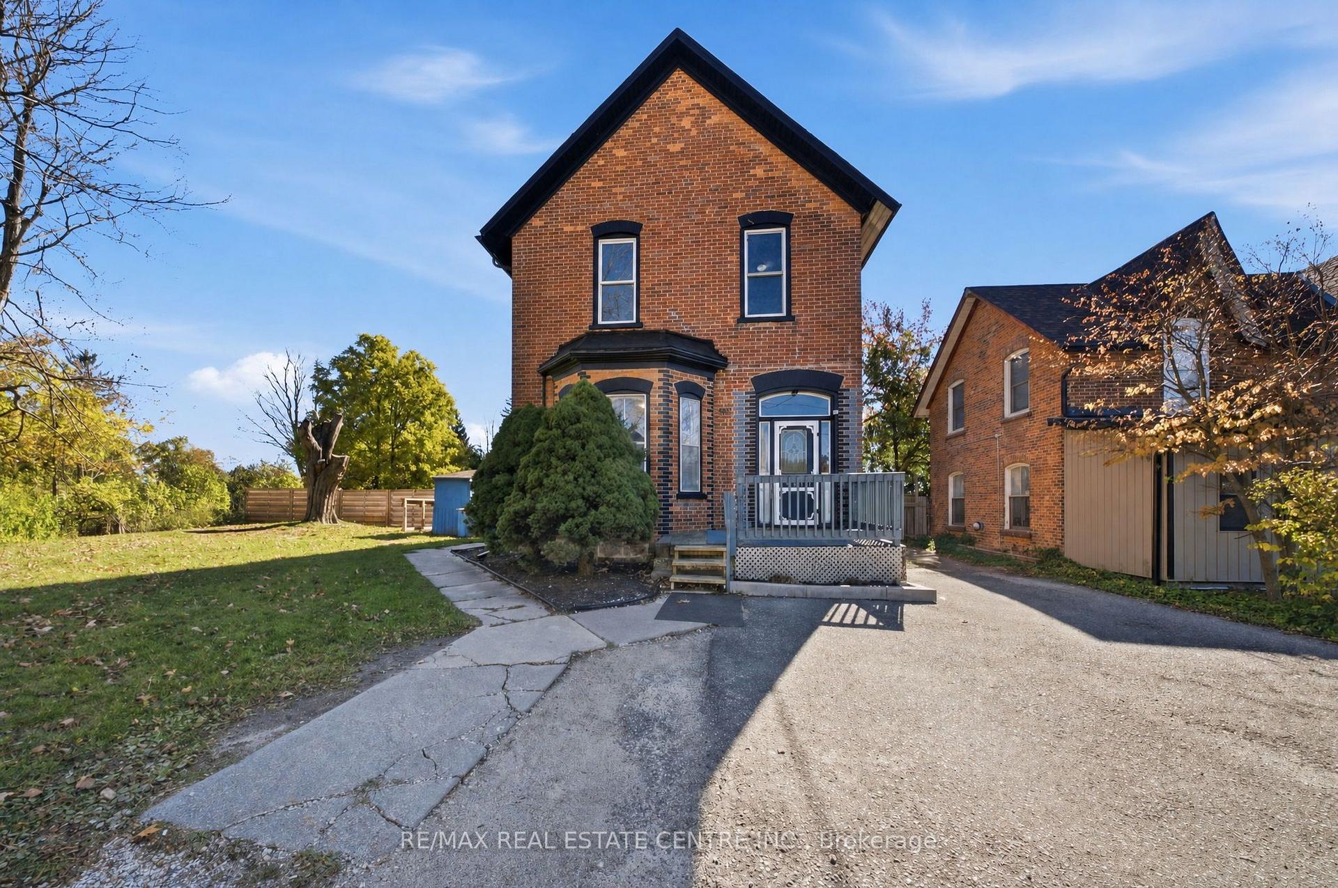 Photo of 301 Main Street W