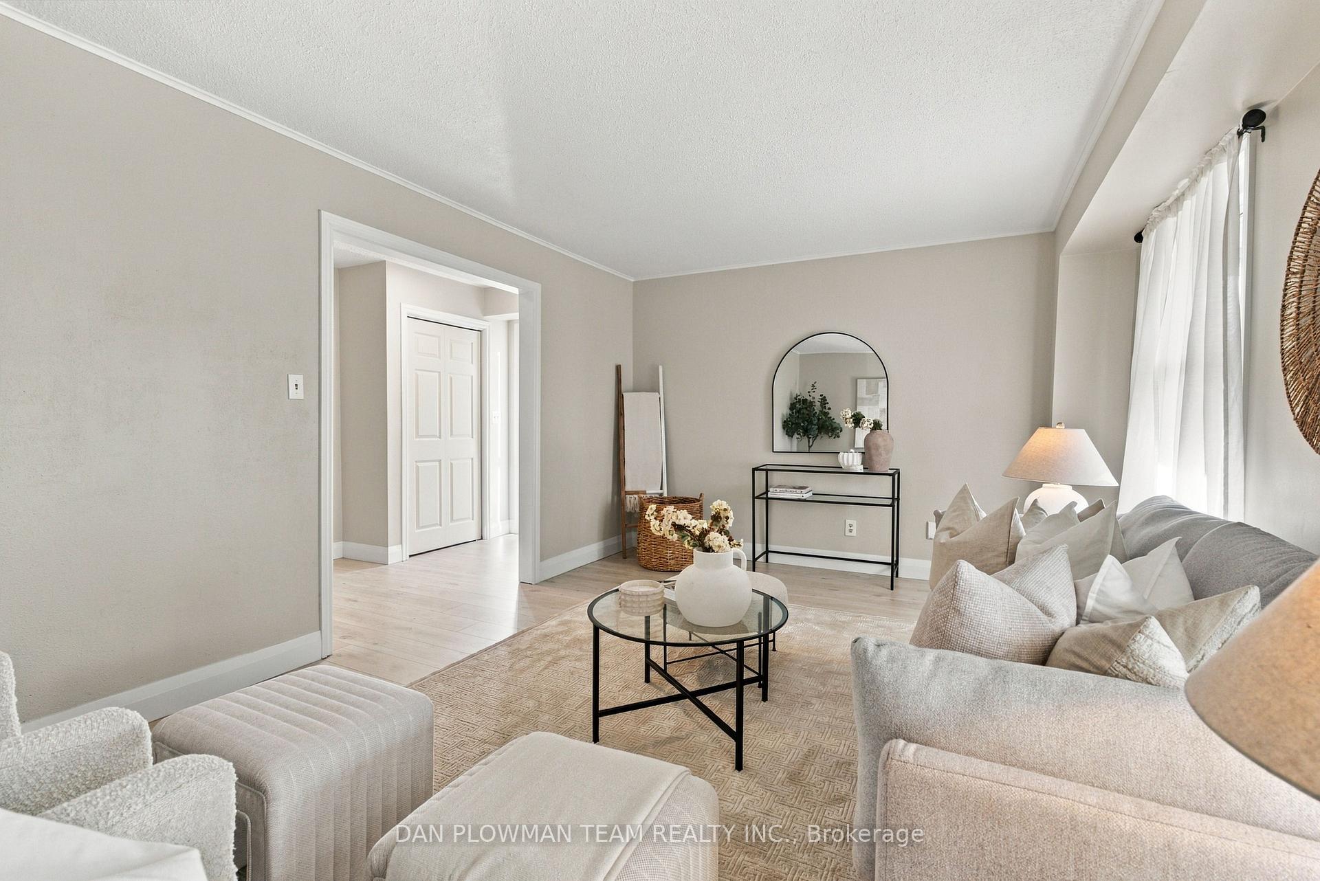 Photo 4 of 1385 Fenelon Crescent, Oshawa, Lakeview — HOMEH