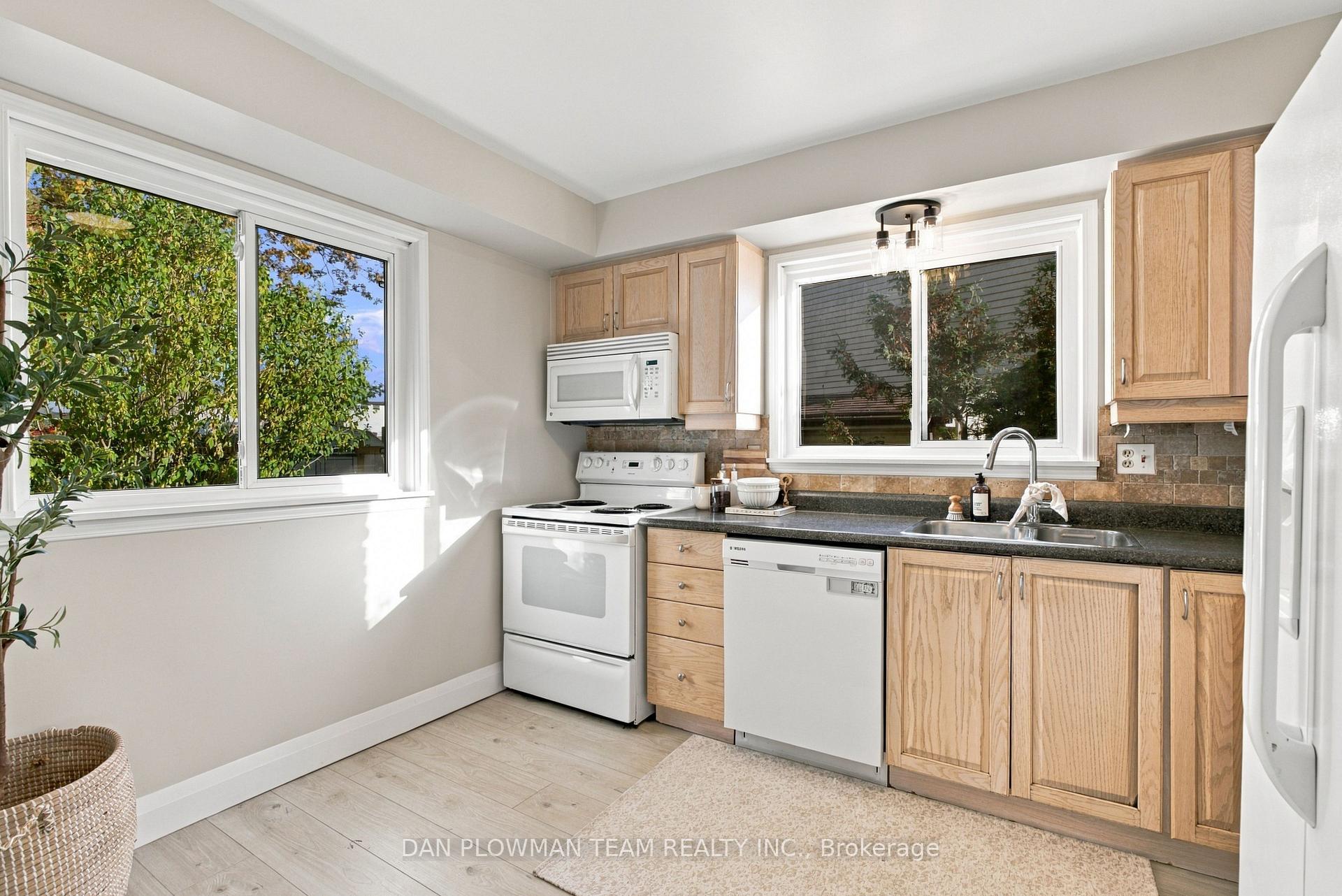 Photo 10 of 1385 Fenelon Crescent, Oshawa, Lakeview — HOMEH