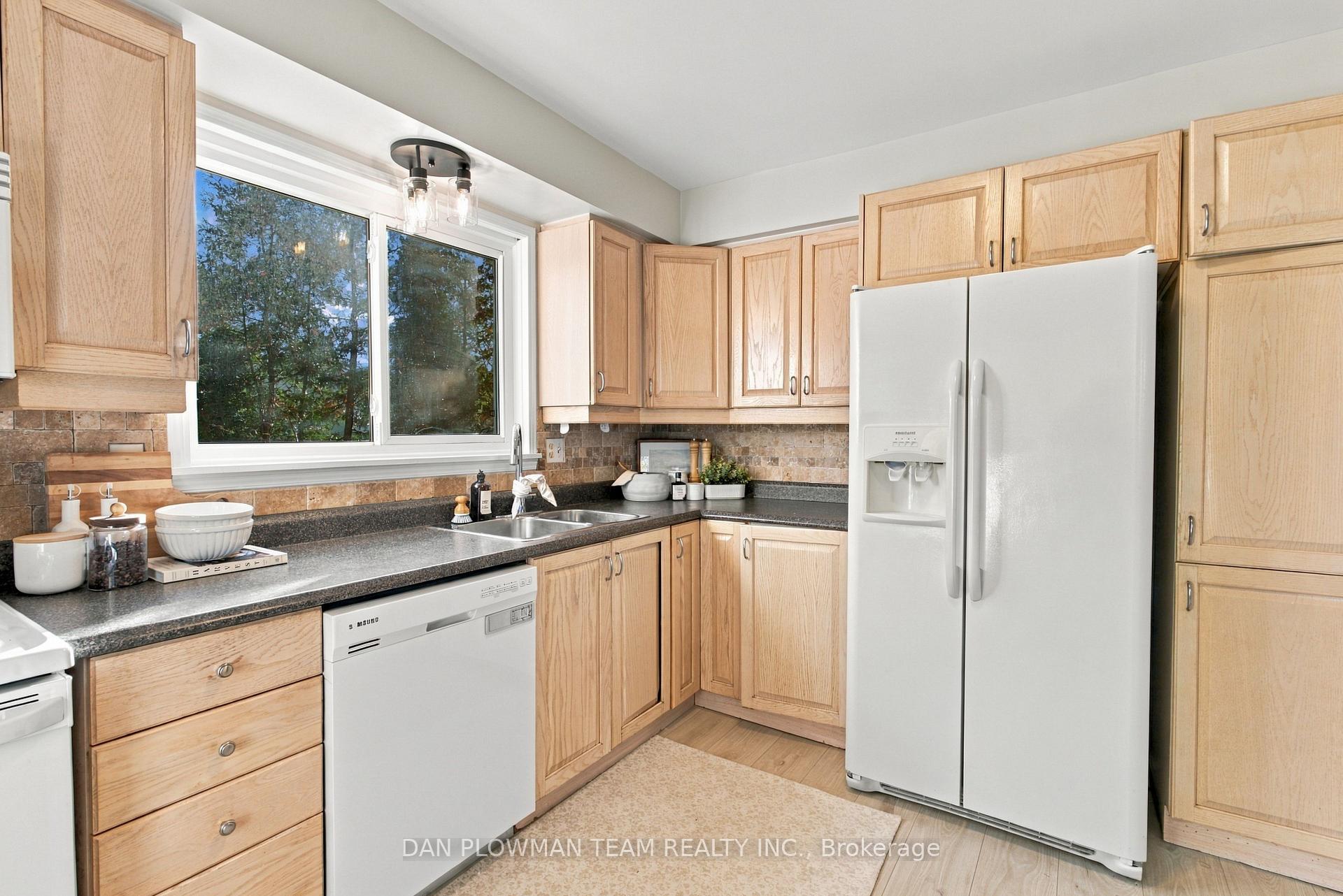 Photo 11 of 1385 Fenelon Crescent, Oshawa, Lakeview — HOMEH