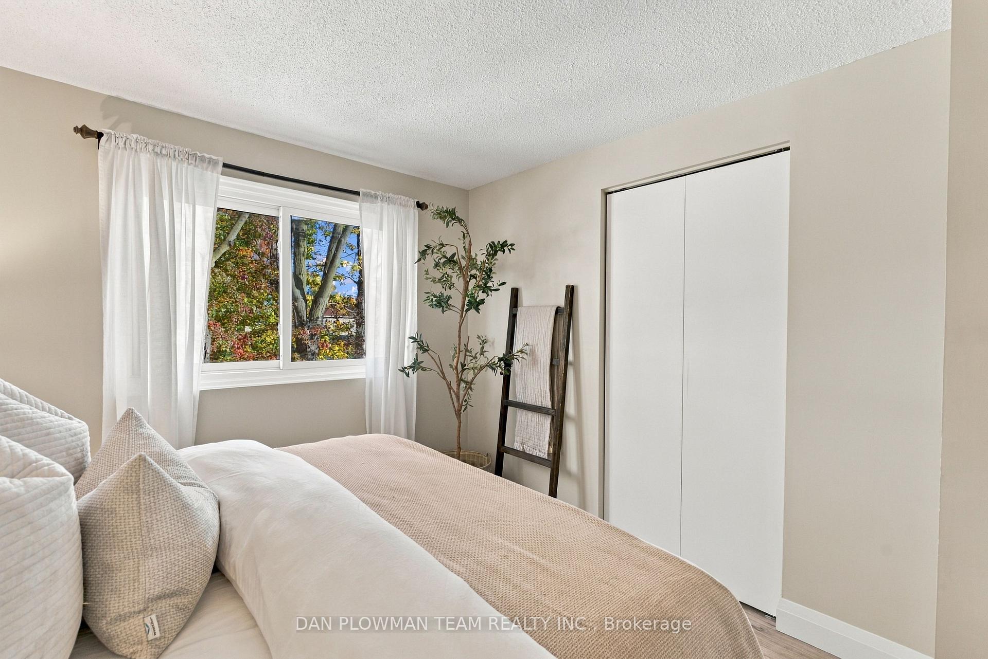 Photo 17 of 1385 Fenelon Crescent, Oshawa, Lakeview — HOMEH