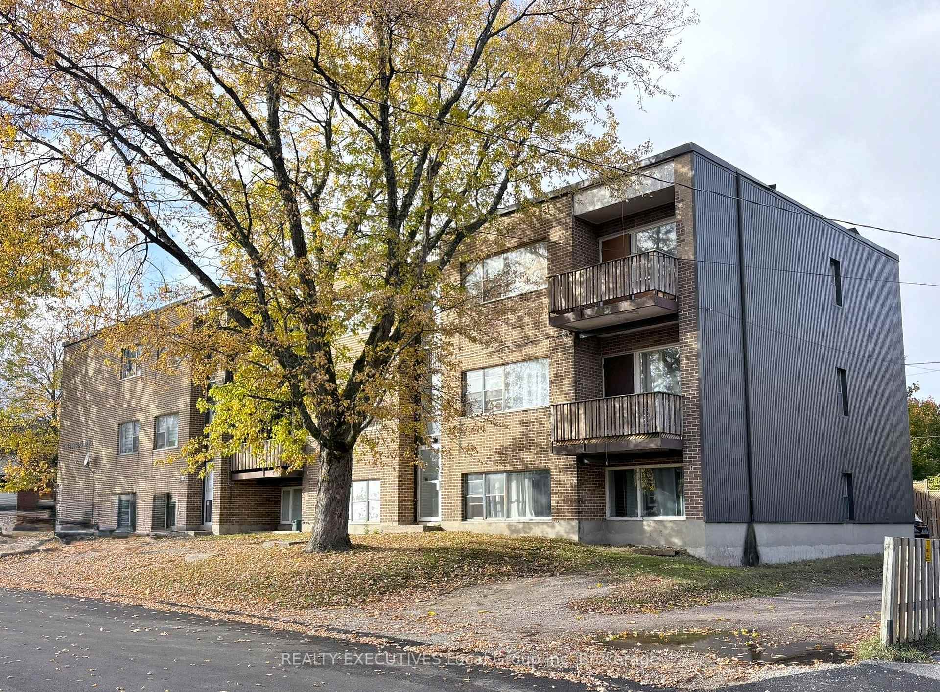 Photo 3 of 608-618 Lorne Avenue, North Bay, Central — HOMEH