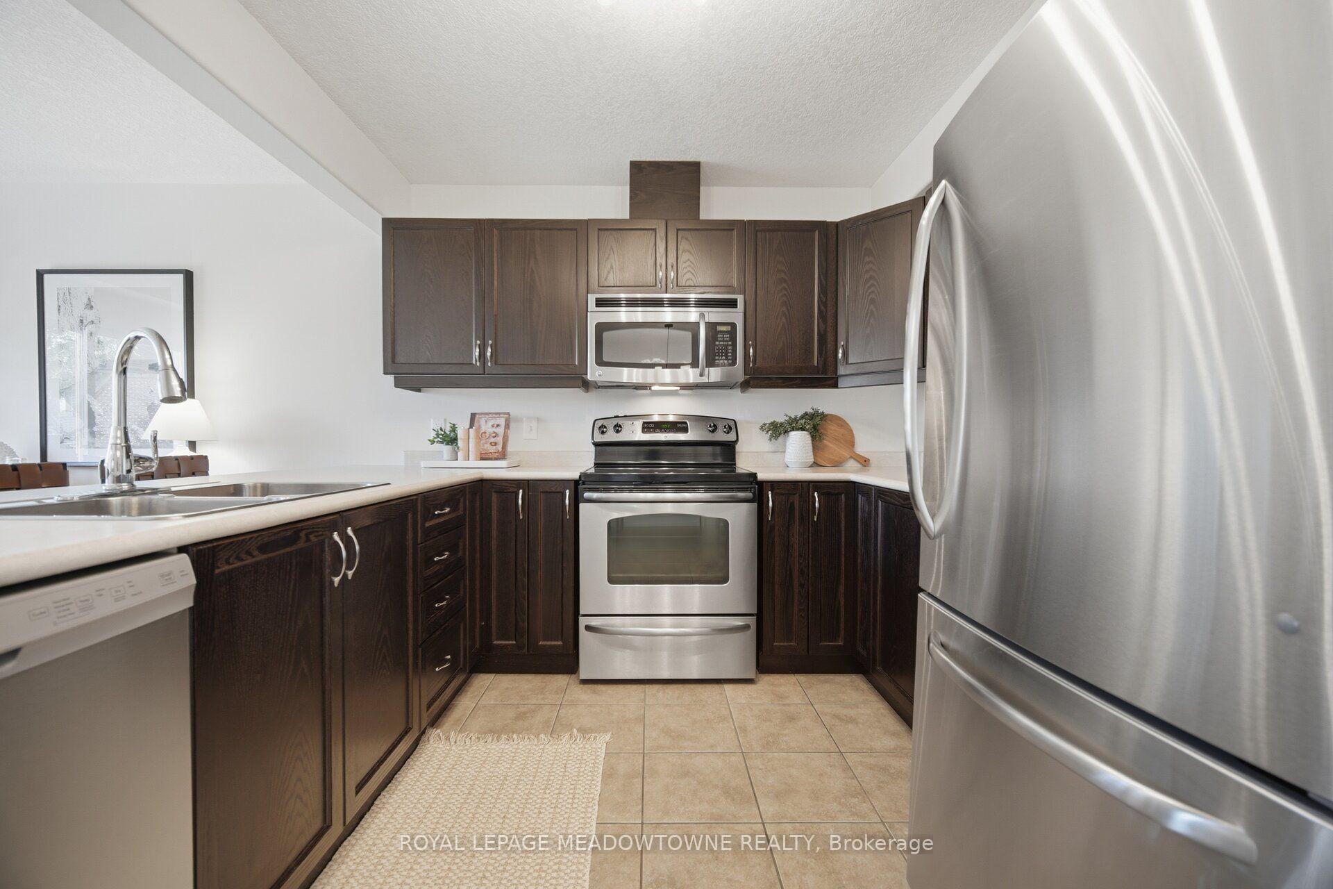 Photo 12 of 507 Windflower Crescent, Kitchener, Larentian West — HOMEH