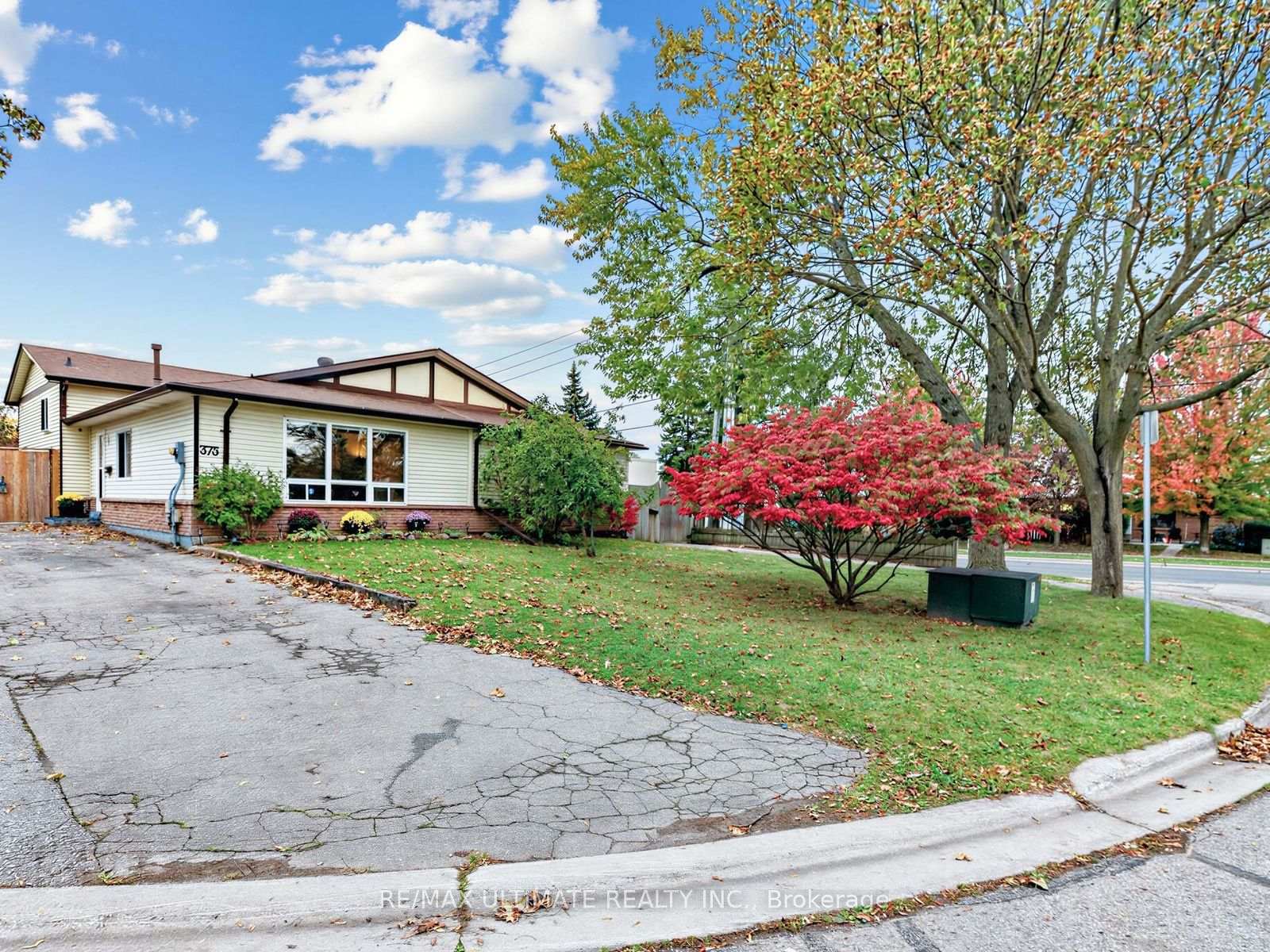 Photo 2 of 375 Calvert Court, Oshawa, Lakeview — HOMEH