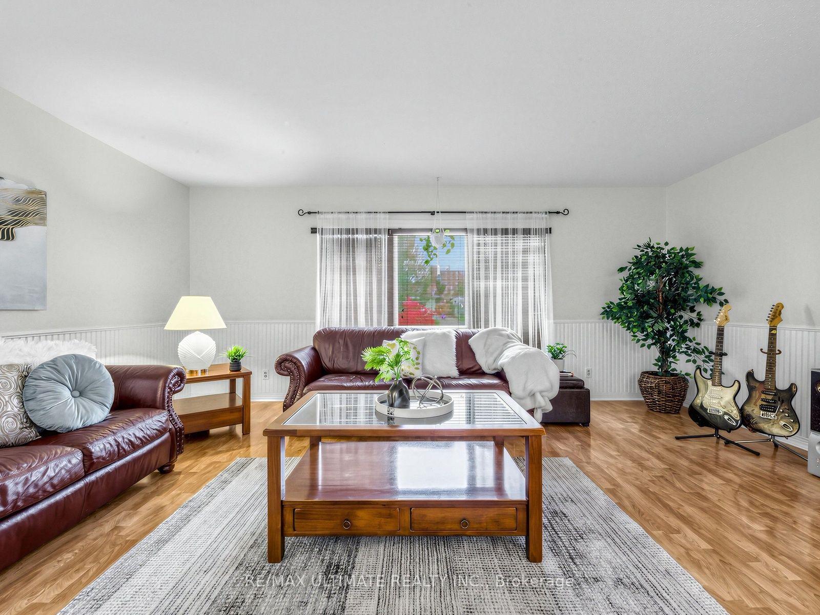 Photo 7 of 375 Calvert Court, Oshawa, Lakeview — HOMEH