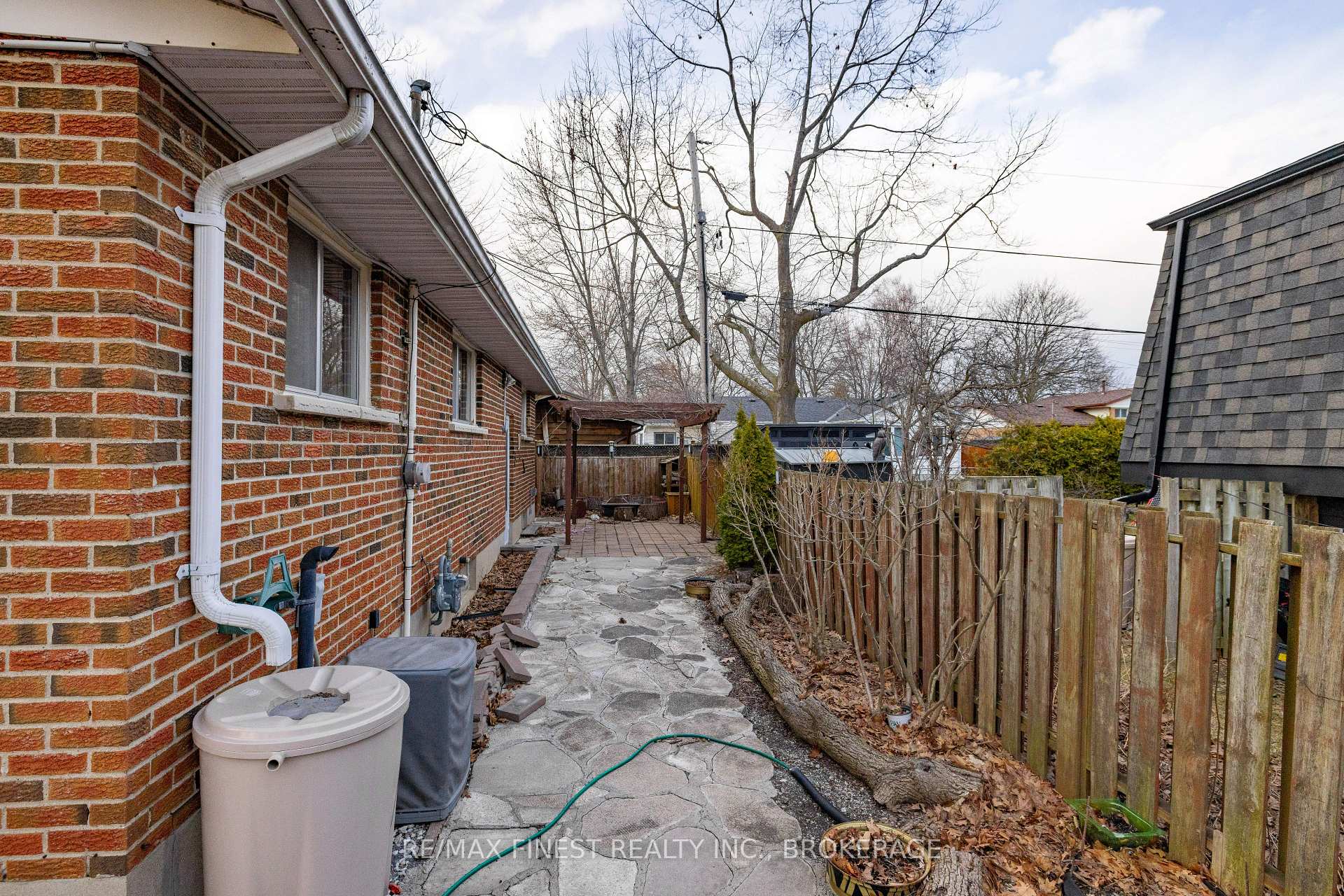 Photo 5 of 628 Stanford Street, Kingston, South of Taylor-Kidd Blvd — HOMEH