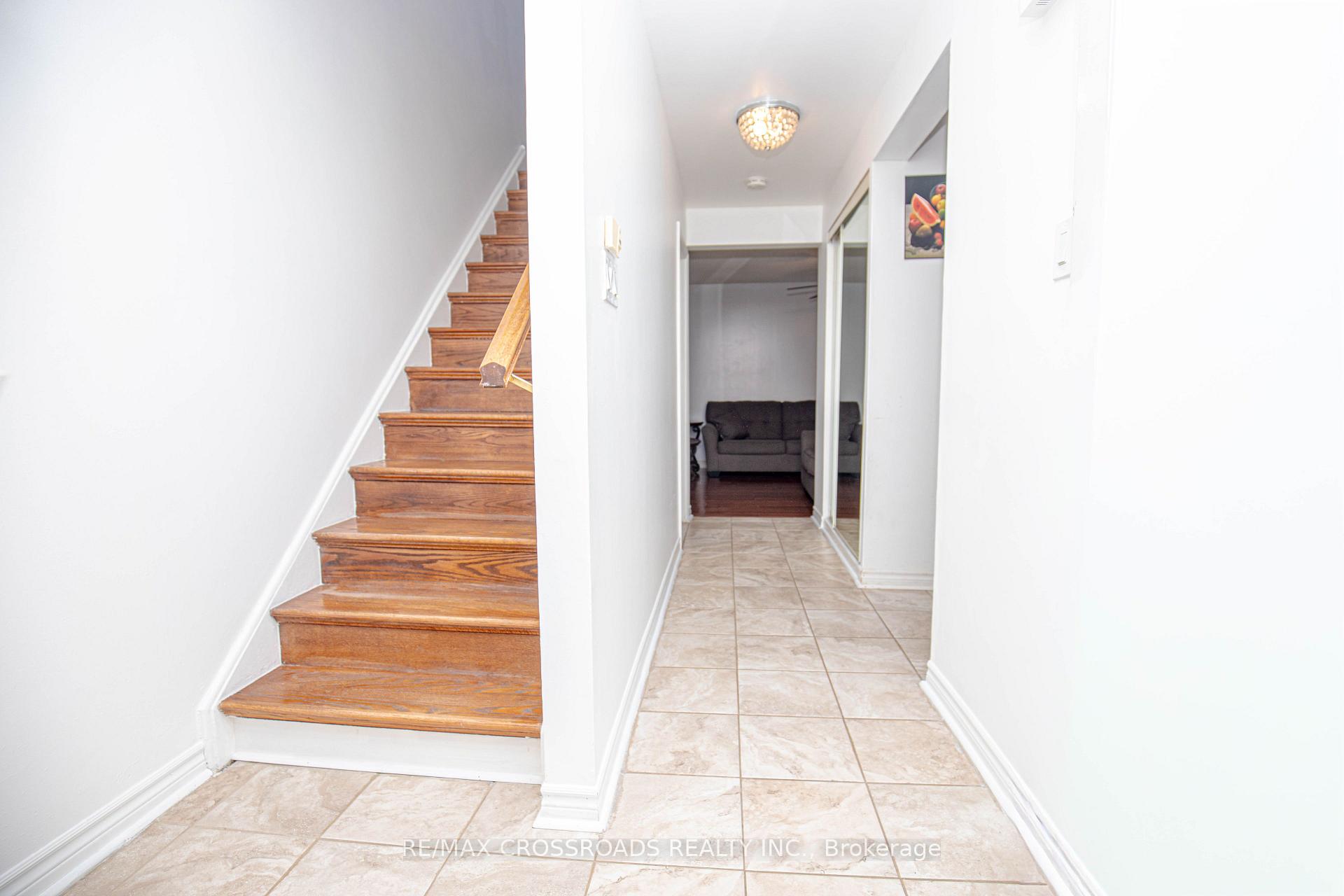 Photo 3 of Unit 23, 10 Bur Oak Way, North York, Glenfield-Jane Heights — HOMEH