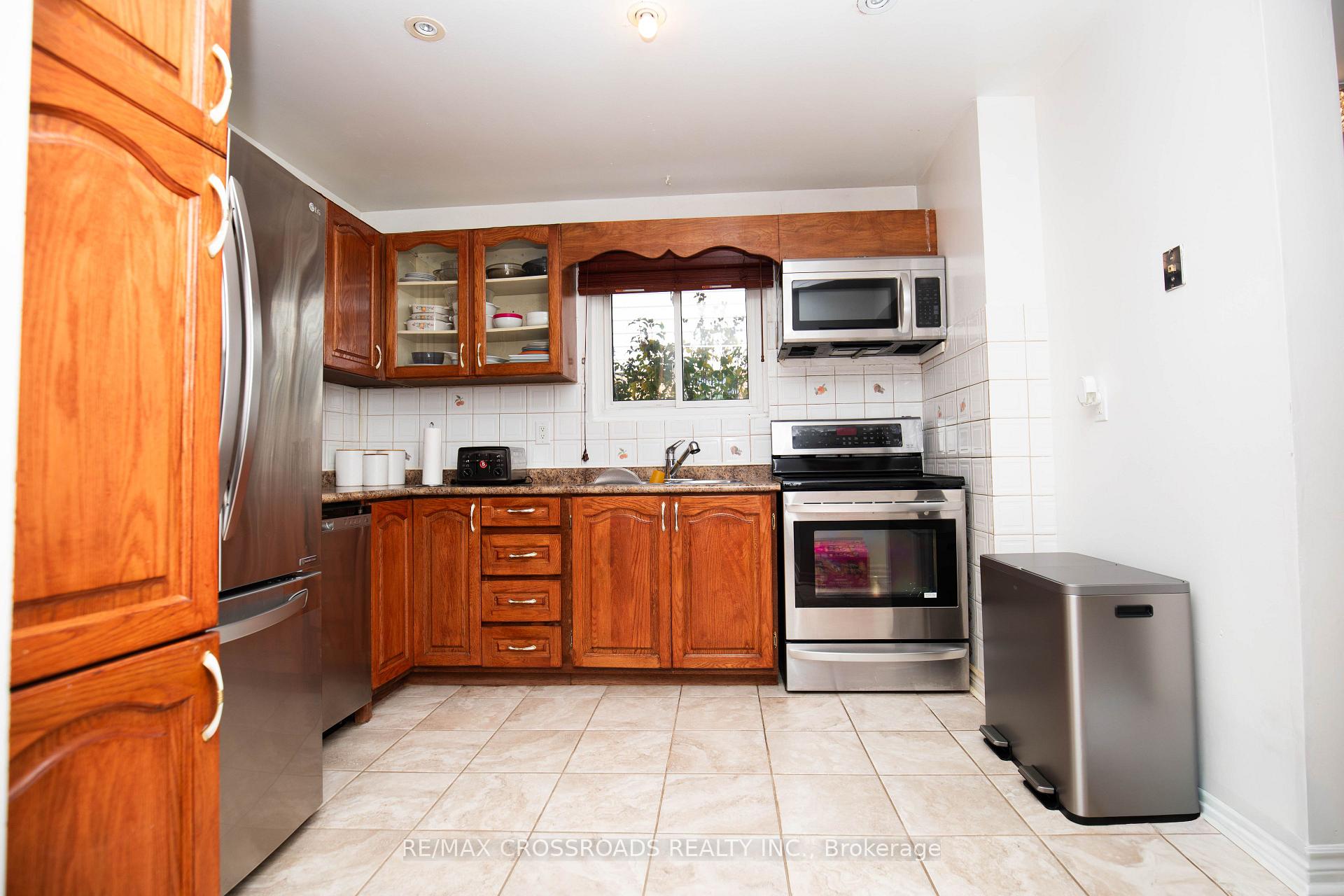 Photo 5 of Unit 23, 10 Bur Oak Way, North York, Glenfield-Jane Heights — HOMEH