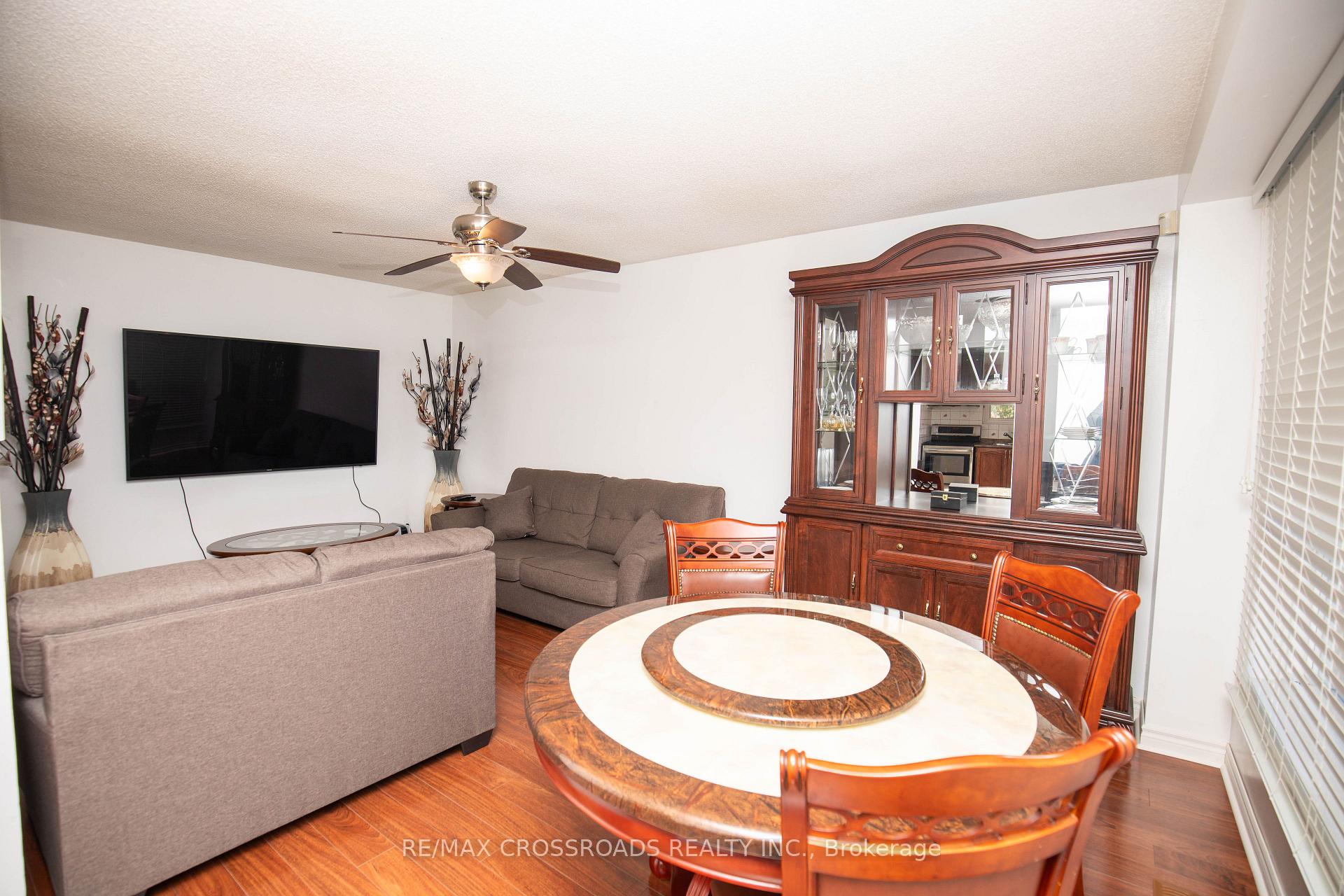 Photo 7 of Unit 23, 10 Bur Oak Way, North York, Glenfield-Jane Heights — HOMEH