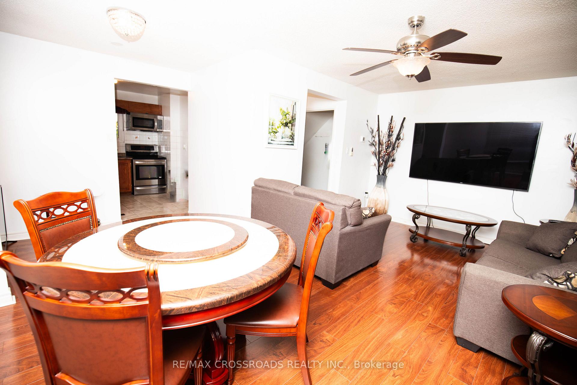 Photo 8 of Unit 23, 10 Bur Oak Way, North York, Glenfield-Jane Heights — HOMEH