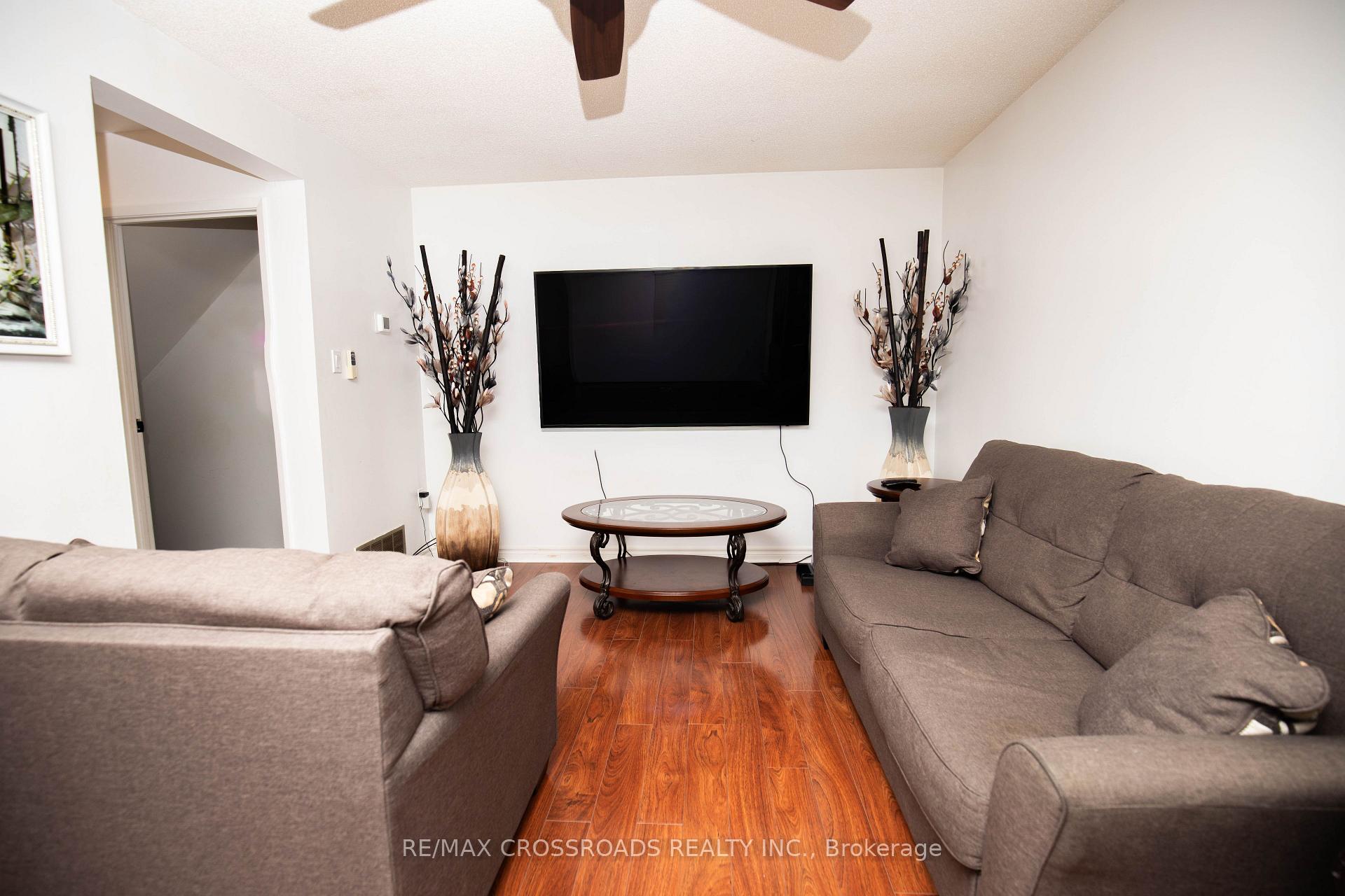 Photo 9 of Unit 23, 10 Bur Oak Way, North York, Glenfield-Jane Heights — HOMEH