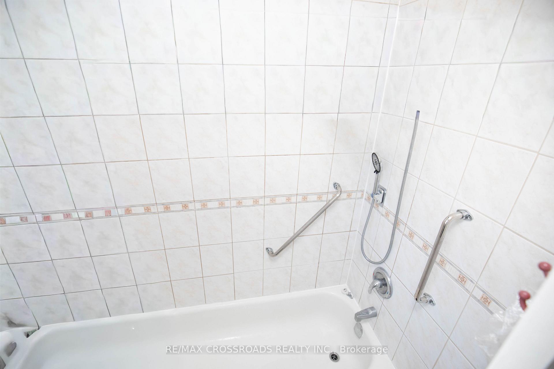 Photo 23 of Unit 23, 10 Bur Oak Way, North York, Glenfield-Jane Heights — HOMEH