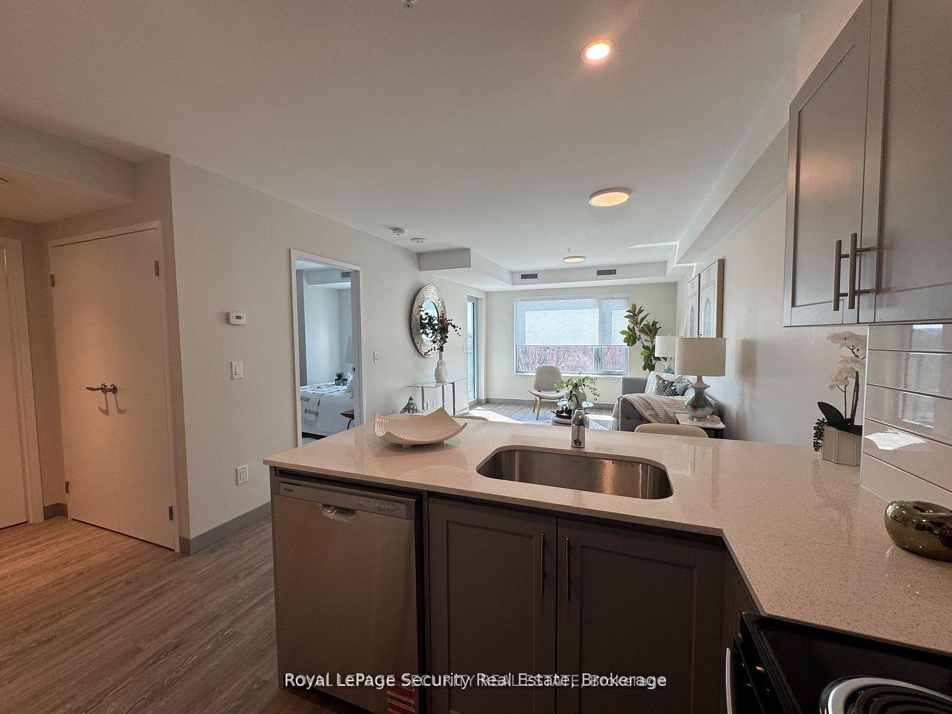 Photo 4 of Unit 710, 1015 Innisfil Beach Road, Innisfil, Alcona — HOMEH