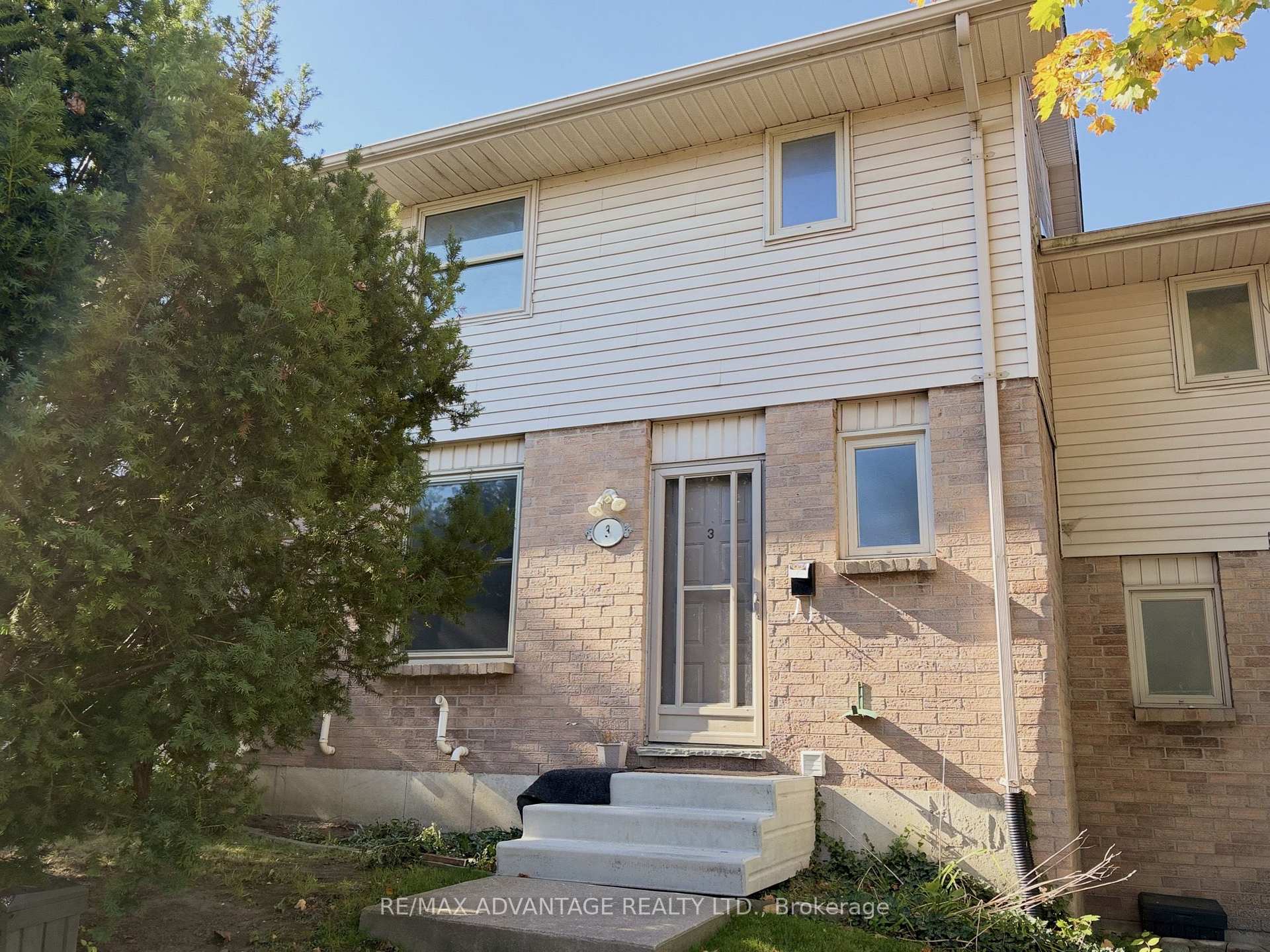 Front of Unit 3, 1855 Aldersbrook Road