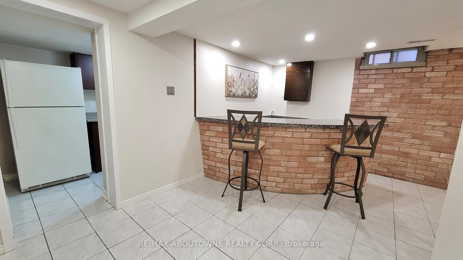 Photo 4 of 11 Mathewson Street, Vaughan, Maple — HOMEH