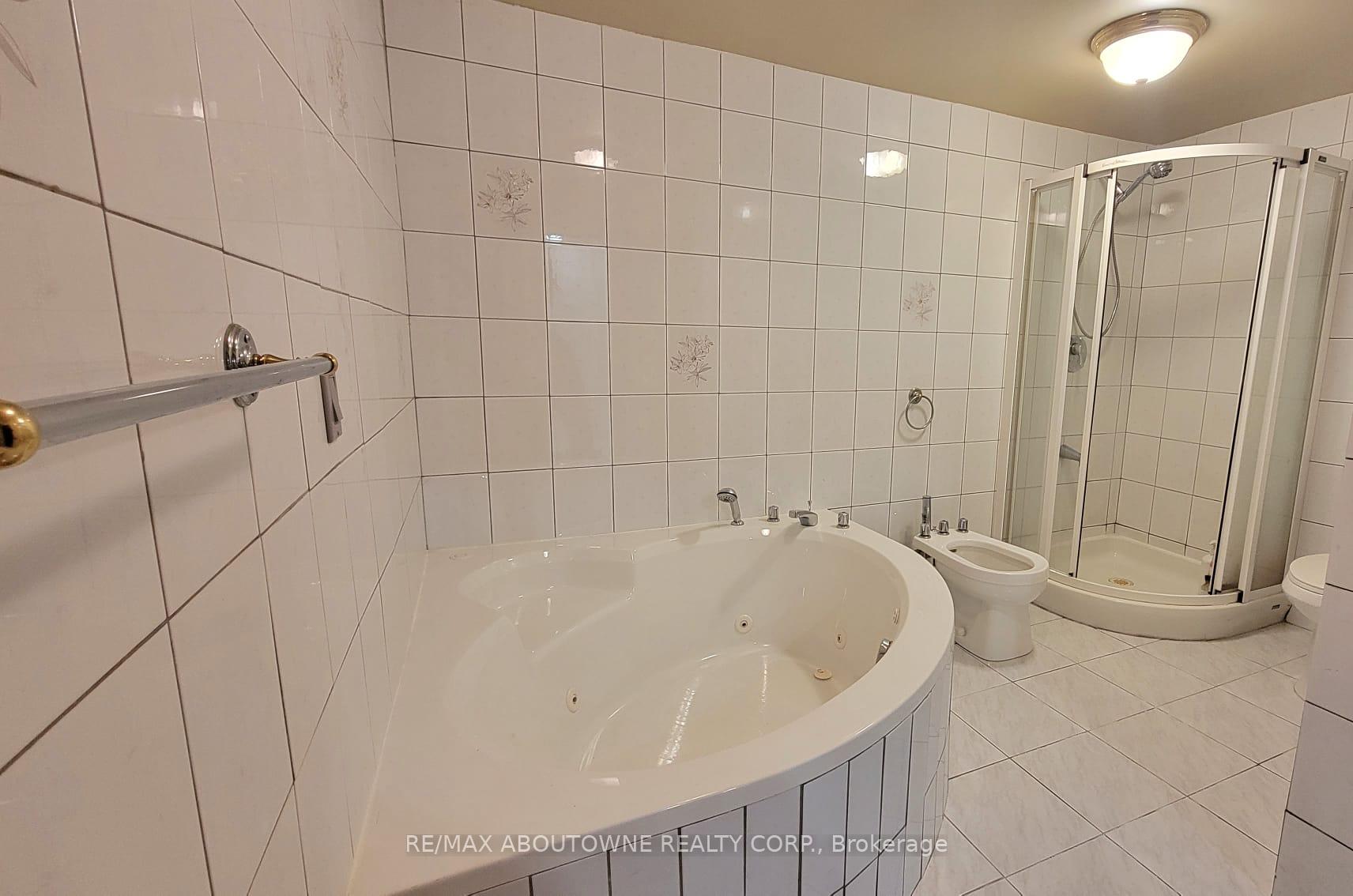Photo 9 of 11 Mathewson Street, Vaughan, Maple — HOMEH