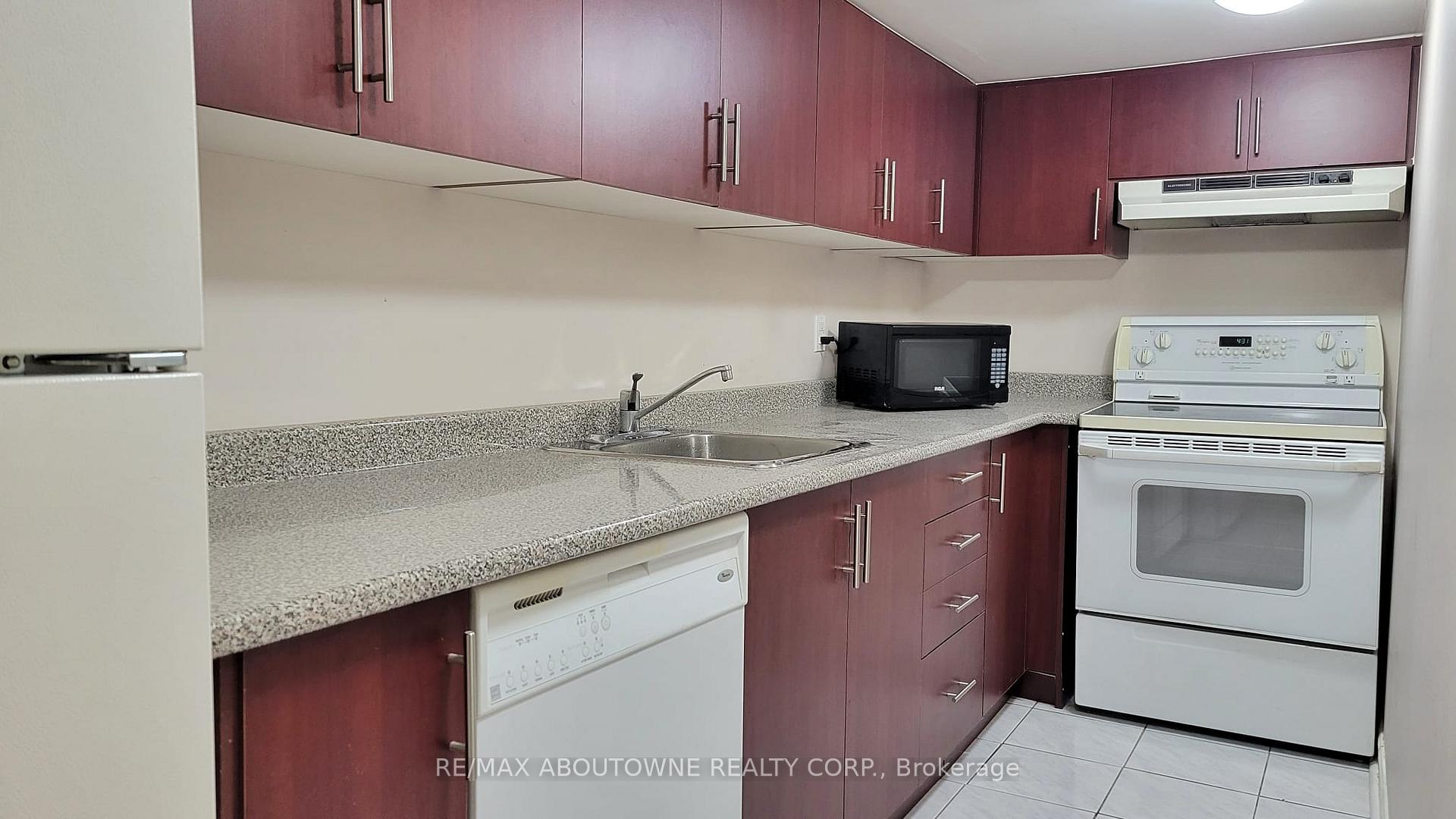 Photo 11 of 11 Mathewson Street, Vaughan, Maple — HOMEH