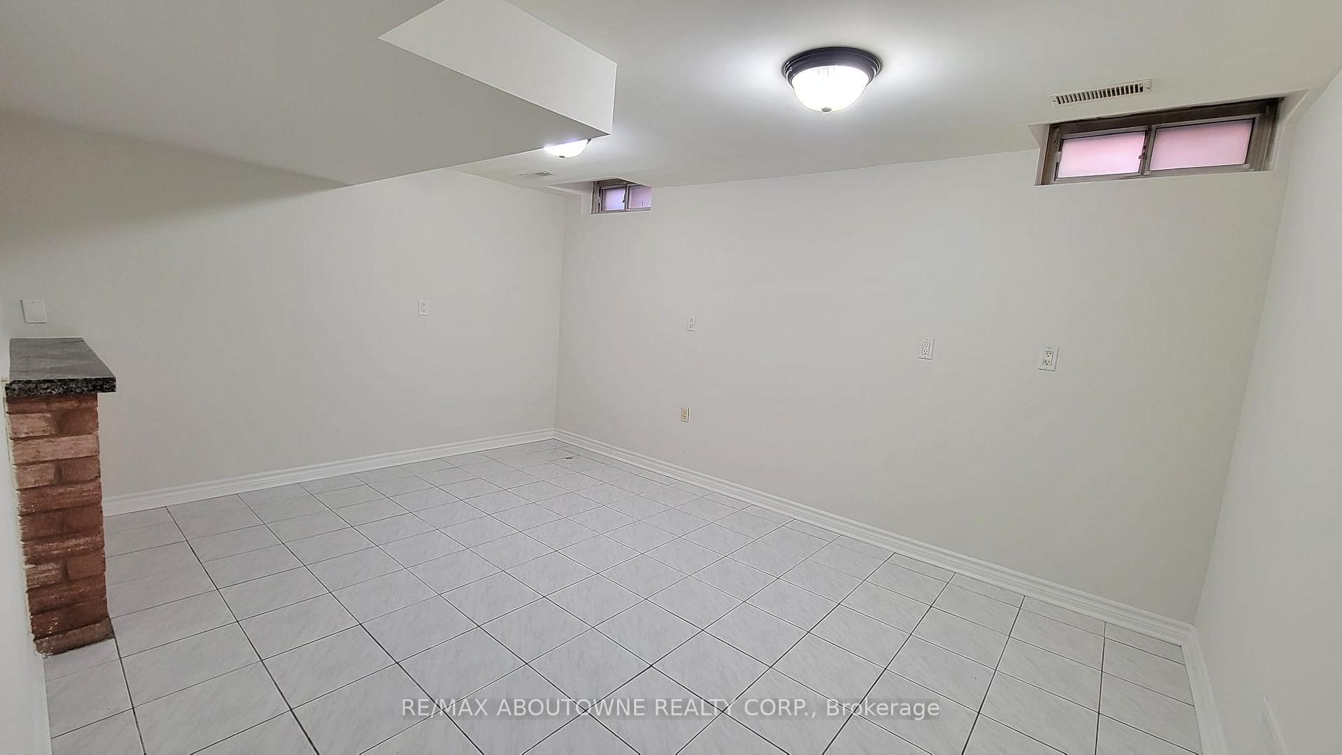 Photo 16 of 11 Mathewson Street, Vaughan, Maple — HOMEH