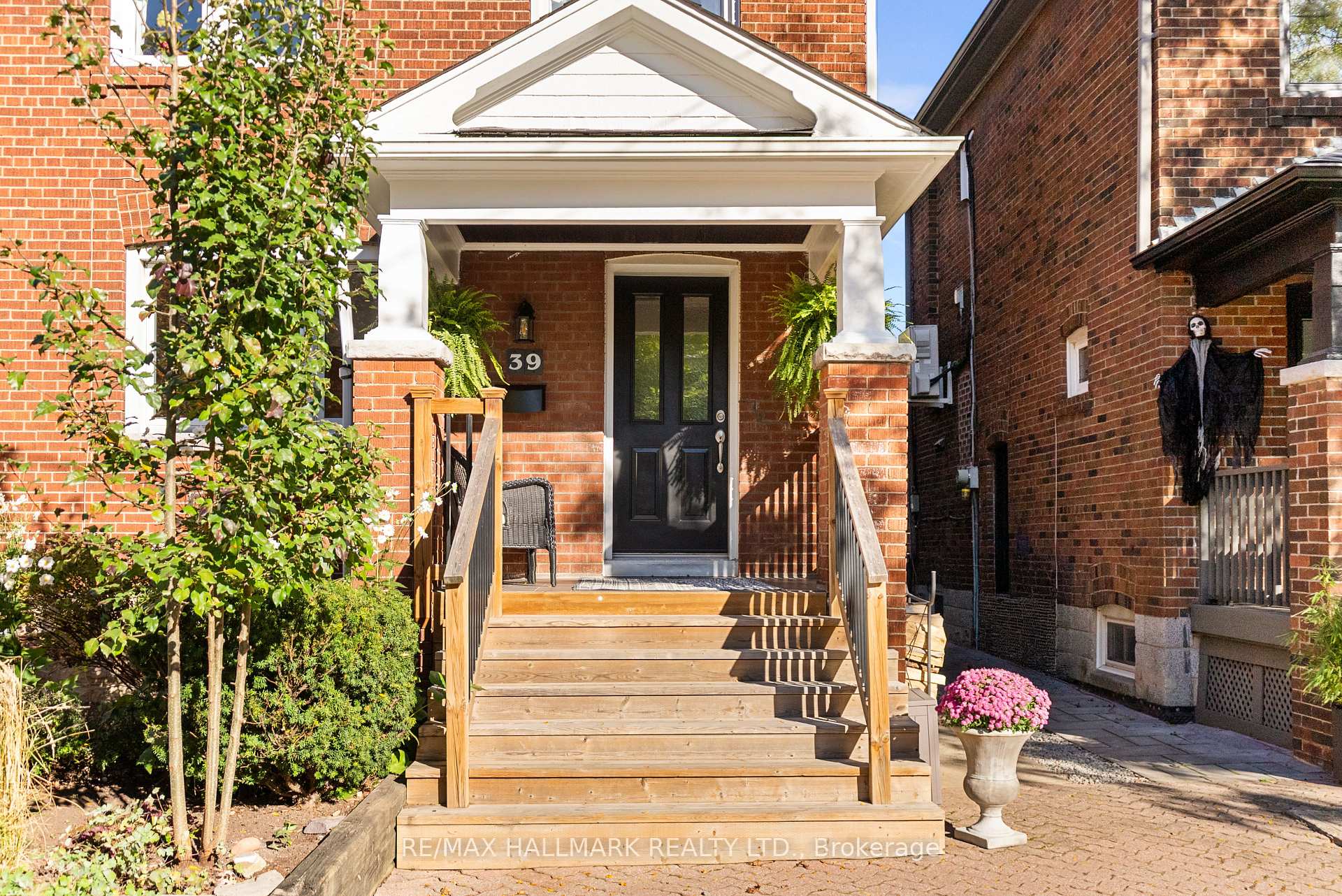 Photo 2 of 39 Thurston Road, Toronto, Mount Pleasant East — HOMEH