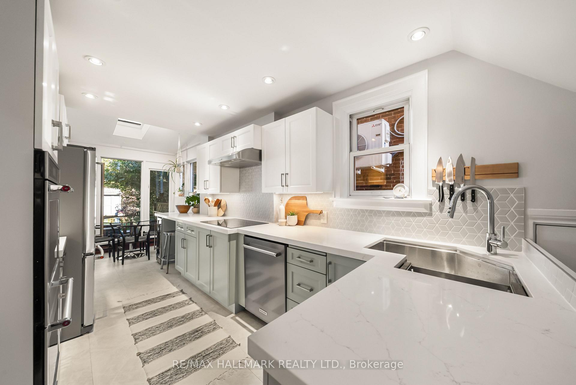 Photo 10 of 39 Thurston Road, Toronto, Mount Pleasant East — HOMEH