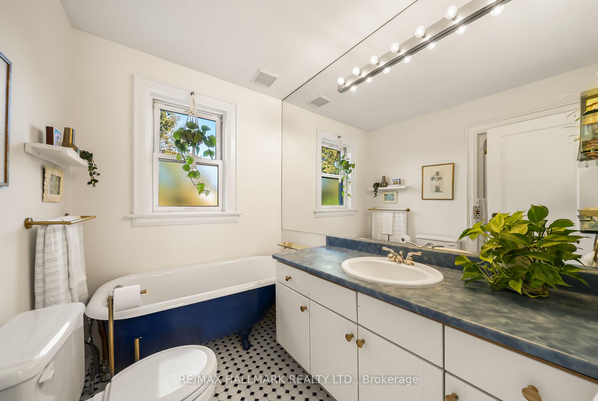 Photo 22 of 39 Thurston Road, Toronto, Mount Pleasant East — HOMEH