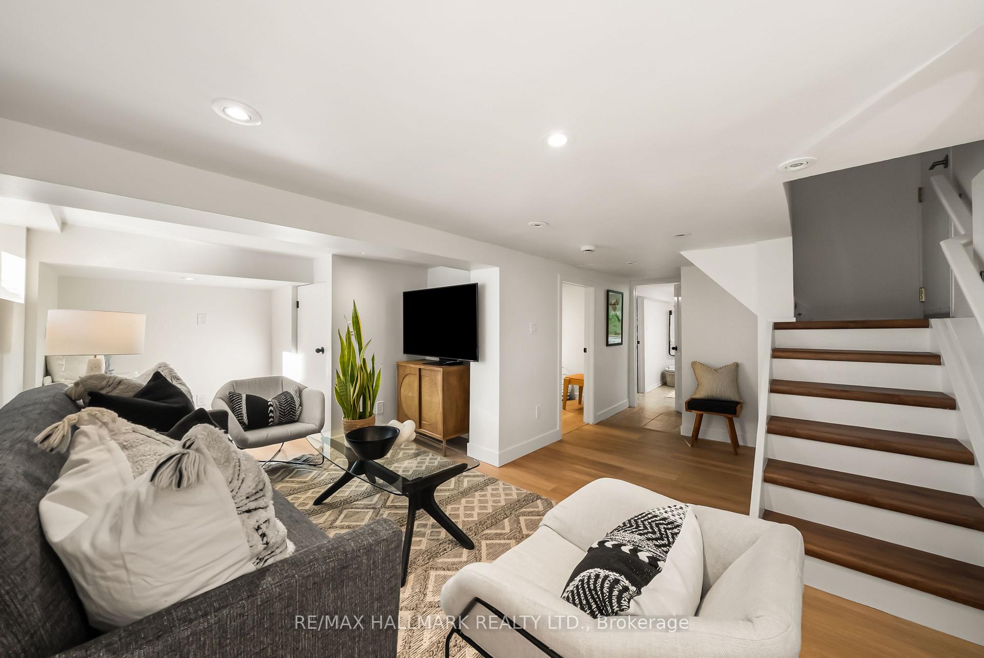 Photo 28 of 39 Thurston Road, Toronto, Mount Pleasant East — HOMEH