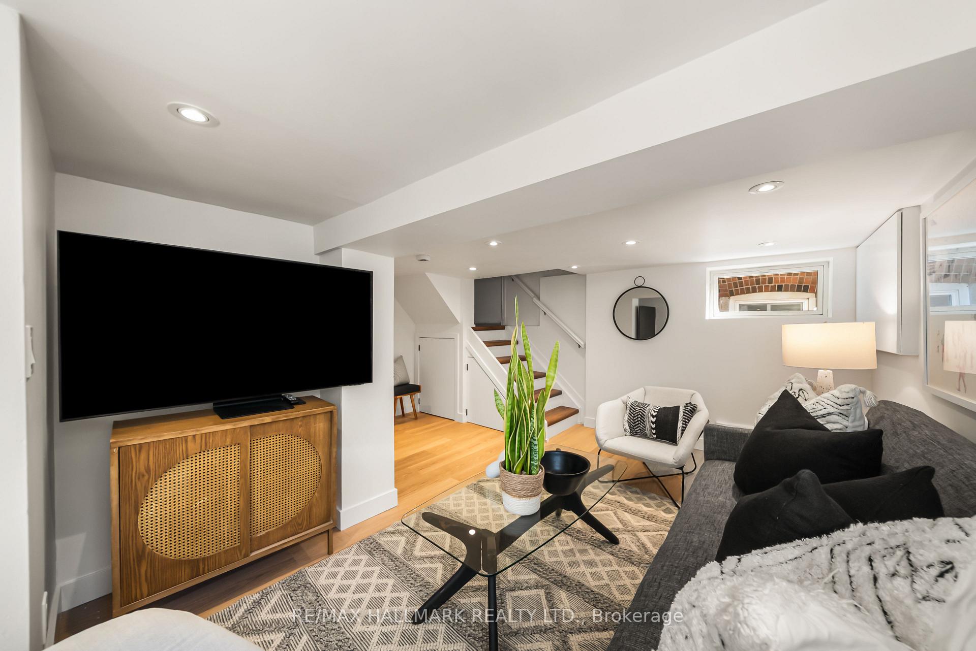 Photo 29 of 39 Thurston Road, Toronto, Mount Pleasant East — HOMEH