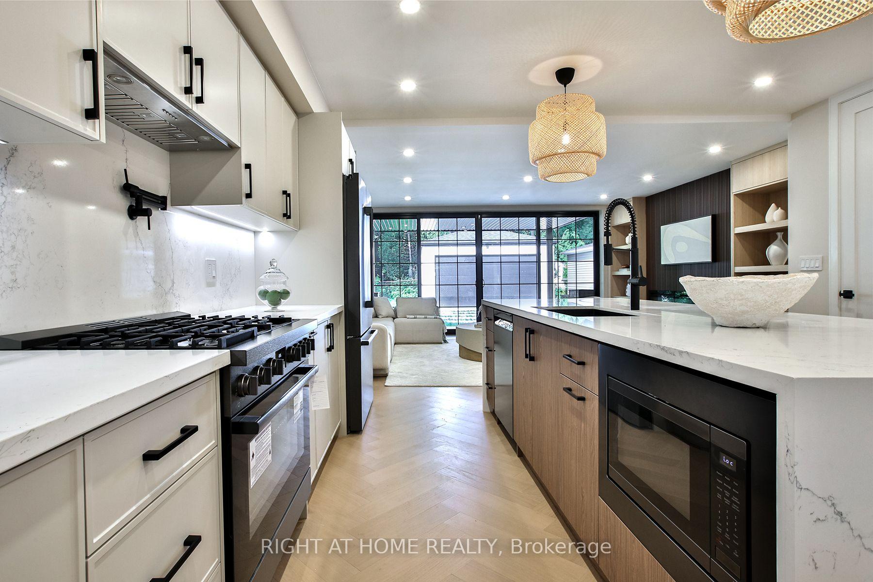 Photo 14 of 106 Eastbourne Avenue, Toronto, Yonge-Eglinton — HOMEH