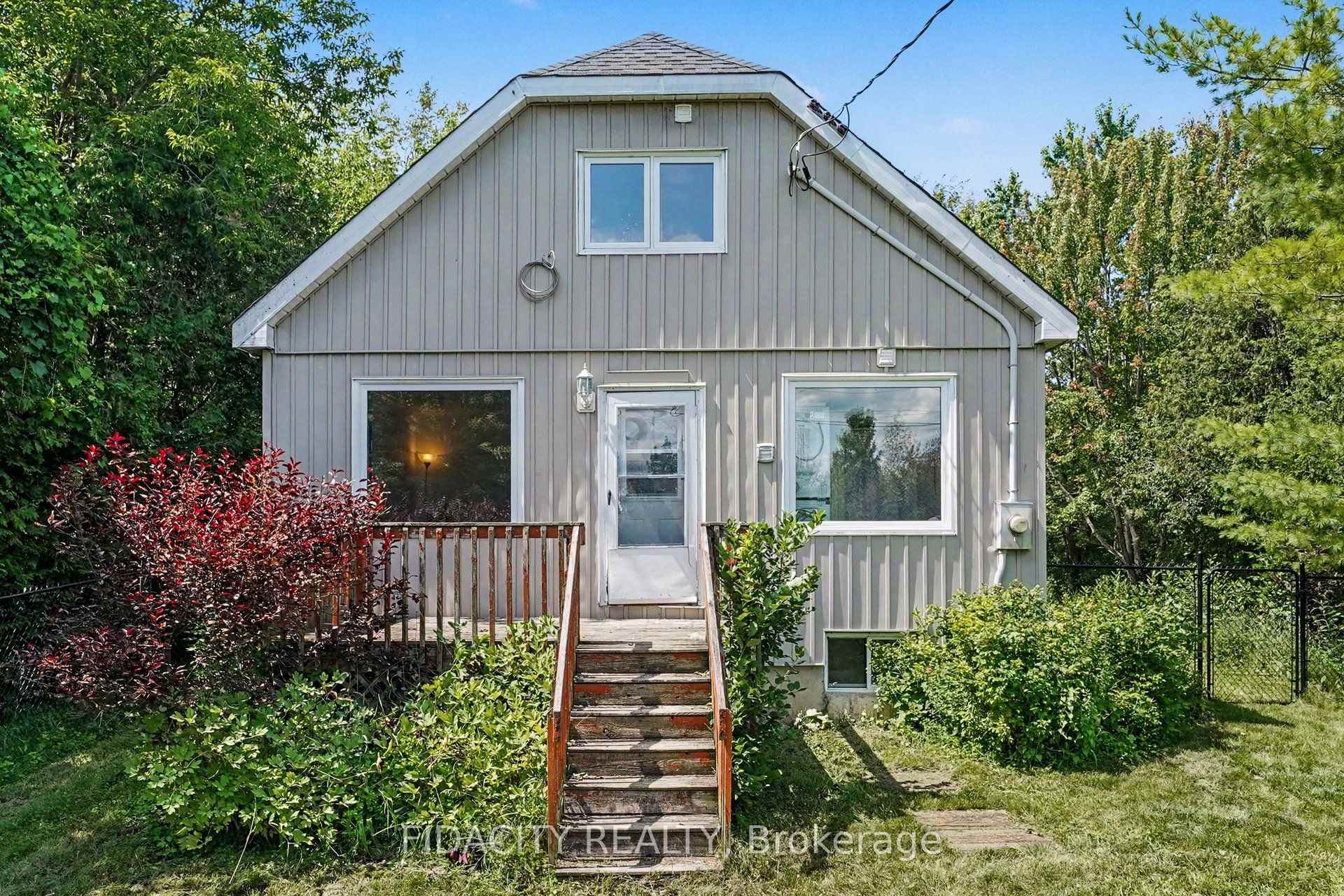 Photo of 6811 Flewellyn Road
