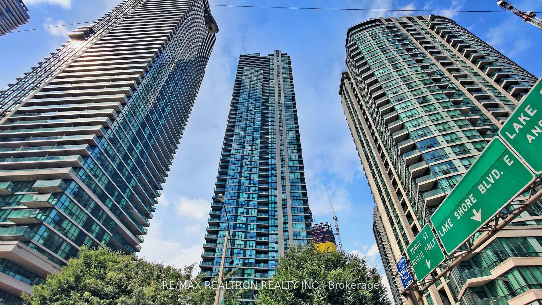 Photo 2 of Unit 2104, 18 Harbour Street, Toronto, Waterfront Communities — HOMEH