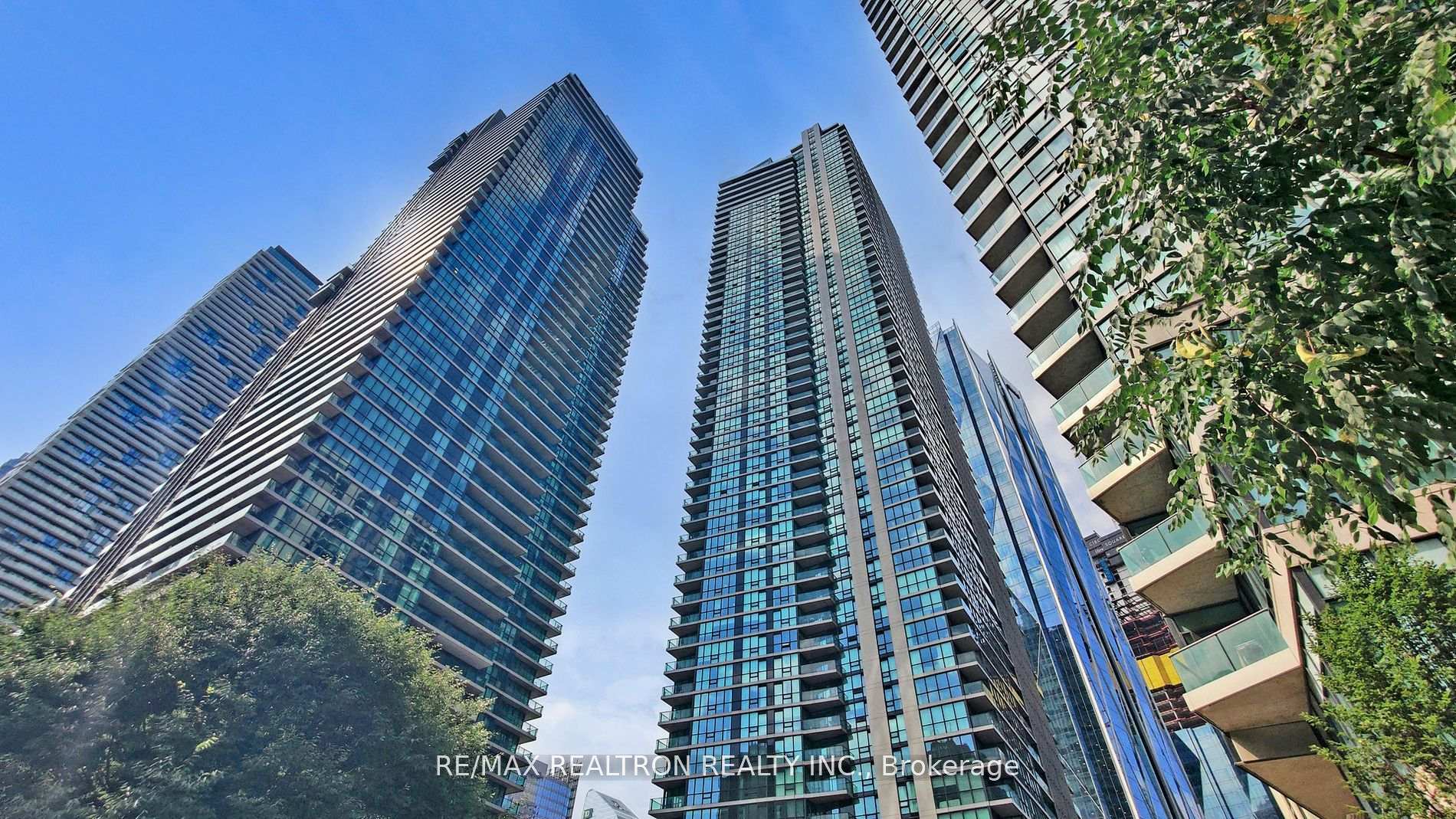 Photo 3 of Unit 2104, 18 Harbour Street, Toronto, Waterfront Communities — HOMEH