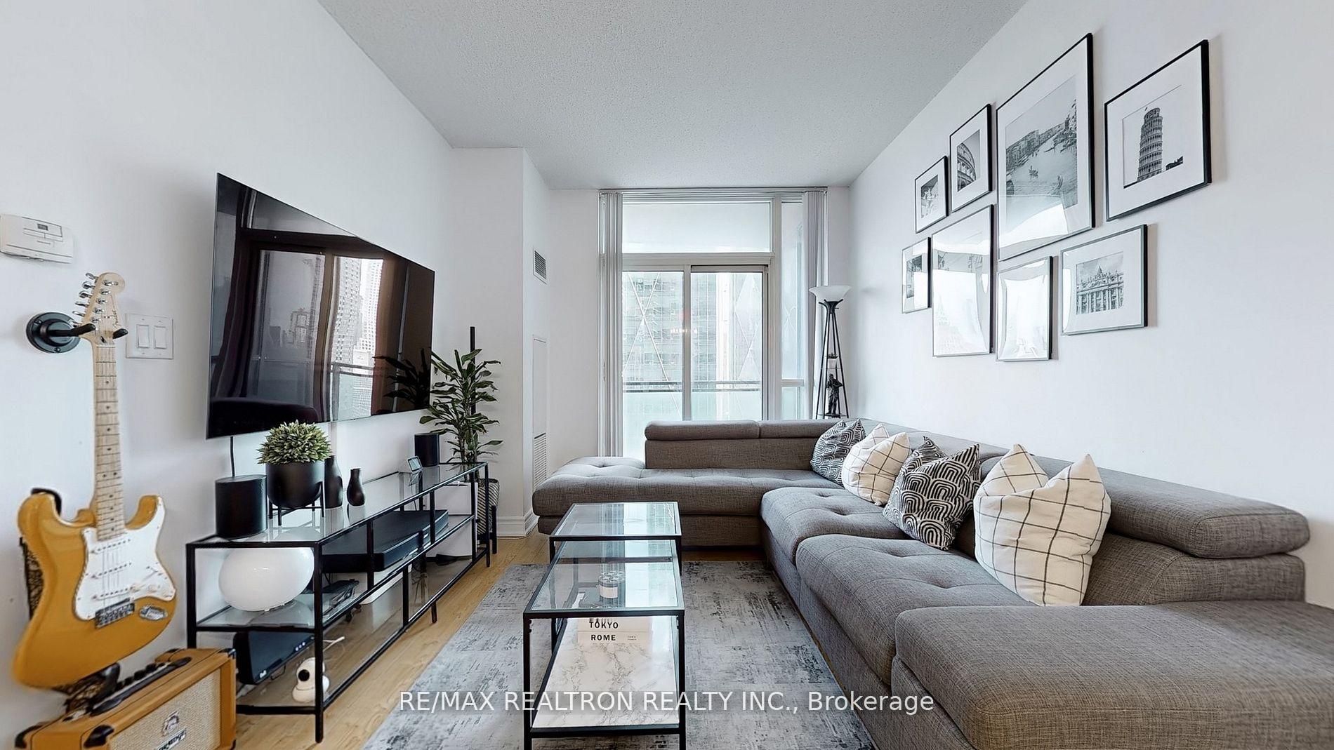 Photo 4 of Unit 2104, 18 Harbour Street, Toronto, Waterfront Communities — HOMEH