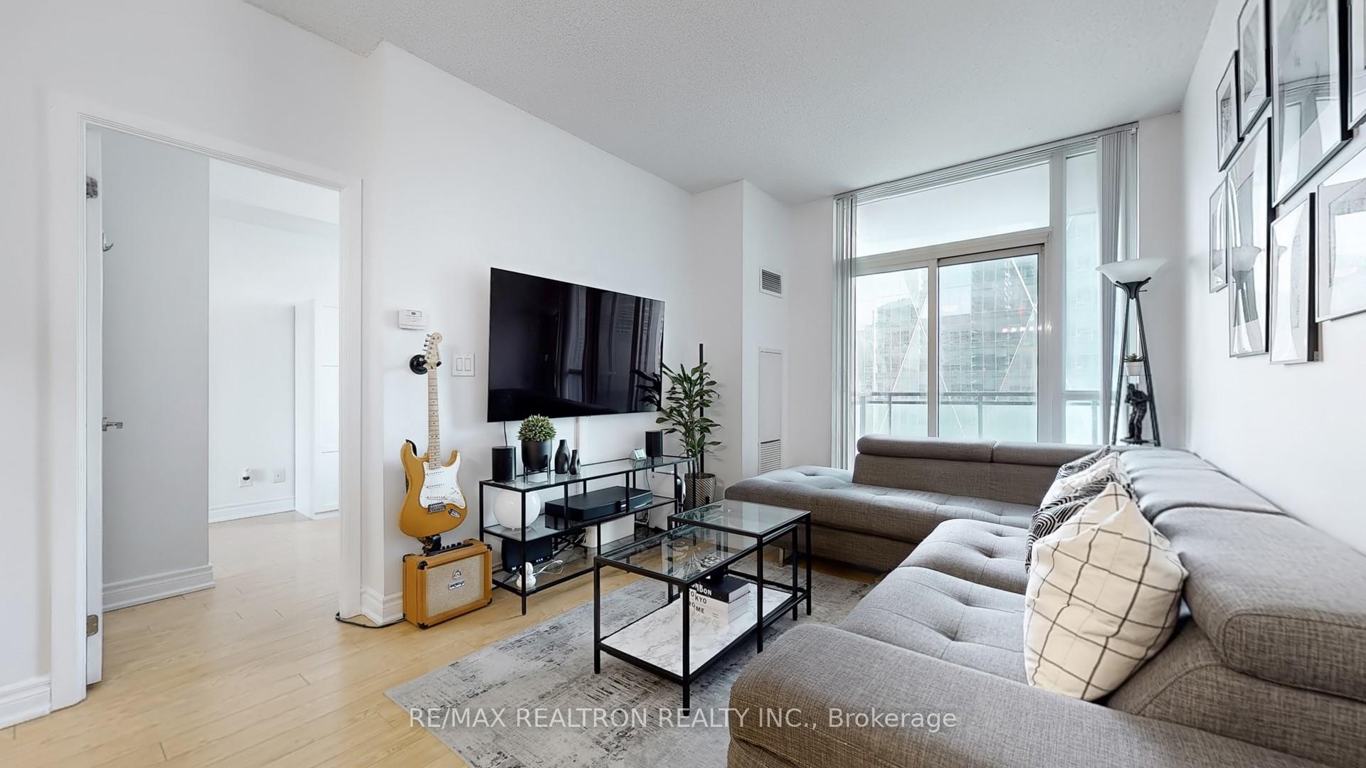 Photo 5 of Unit 2104, 18 Harbour Street, Toronto, Waterfront Communities — HOMEH