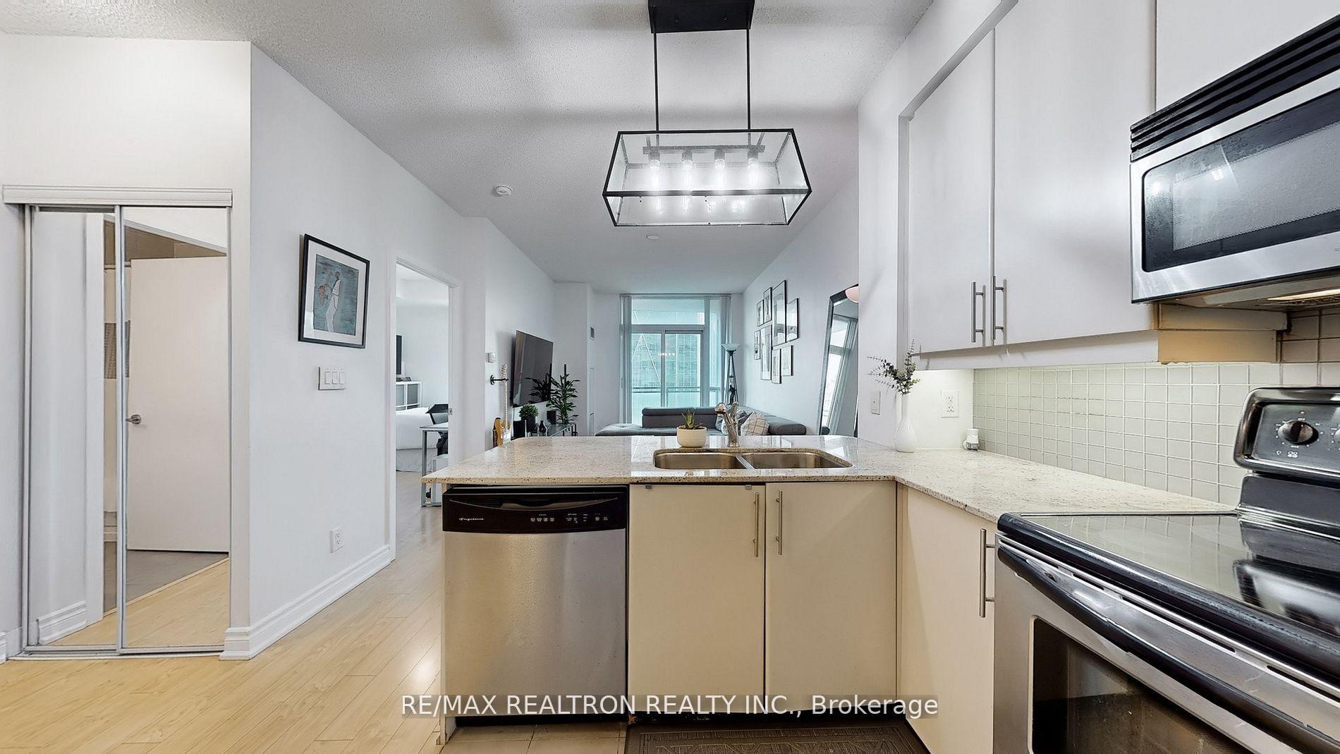 Photo 13 of Unit 2104, 18 Harbour Street, Toronto, Waterfront Communities — HOMEH