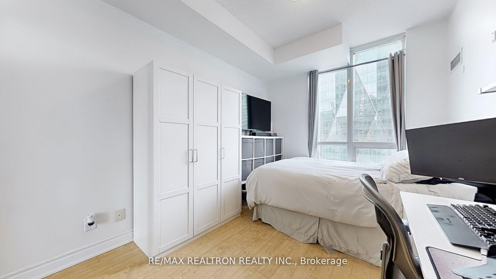 Photo 15 of Unit 2104, 18 Harbour Street, Toronto, Waterfront Communities — HOMEH