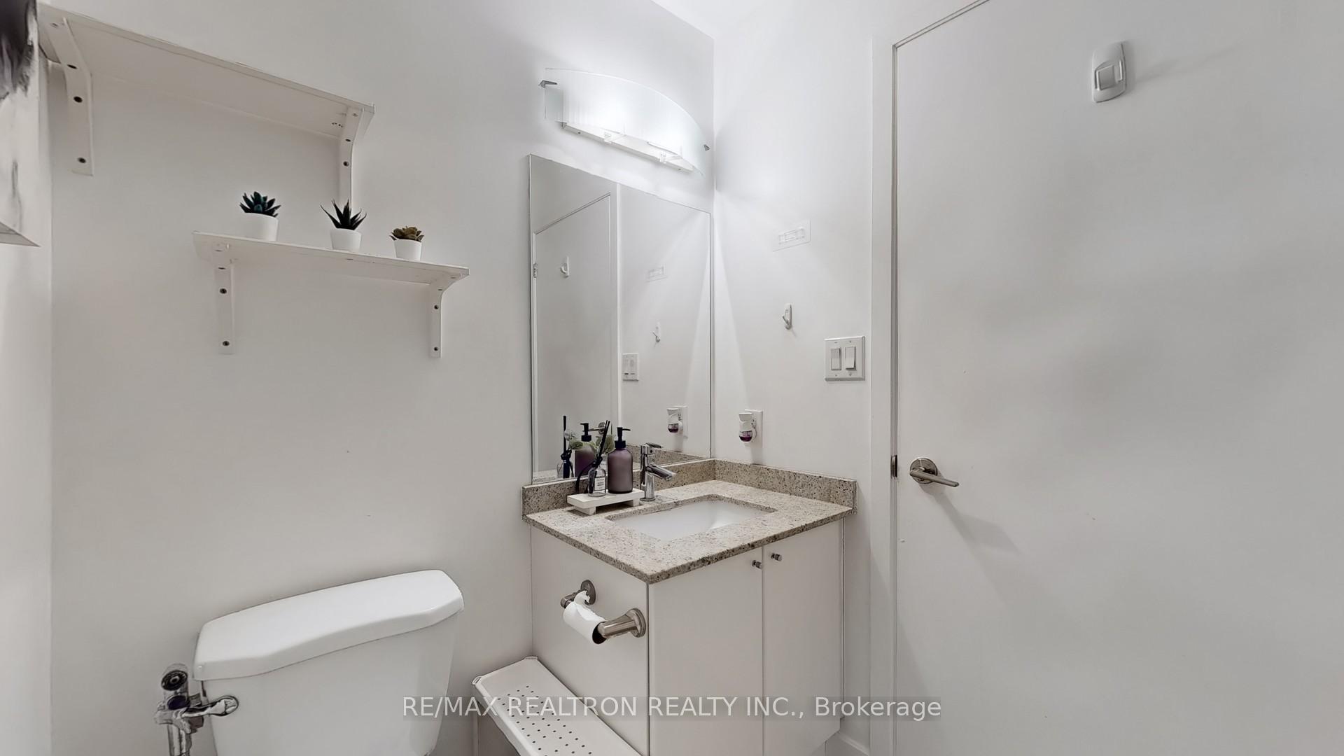 Photo 17 of Unit 2104, 18 Harbour Street, Toronto, Waterfront Communities — HOMEH