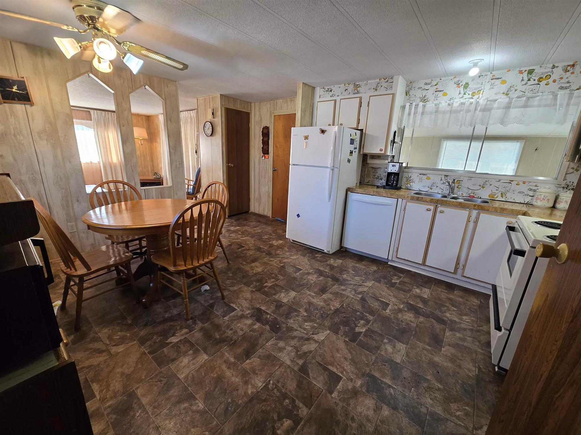 Photo 9 of 11 Chalmers Crescent, Elliot Lake — HOMEH