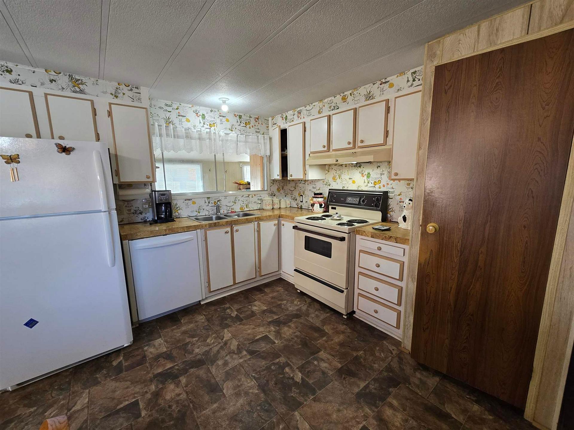 Photo 10 of 11 Chalmers Crescent, Elliot Lake — HOMEH