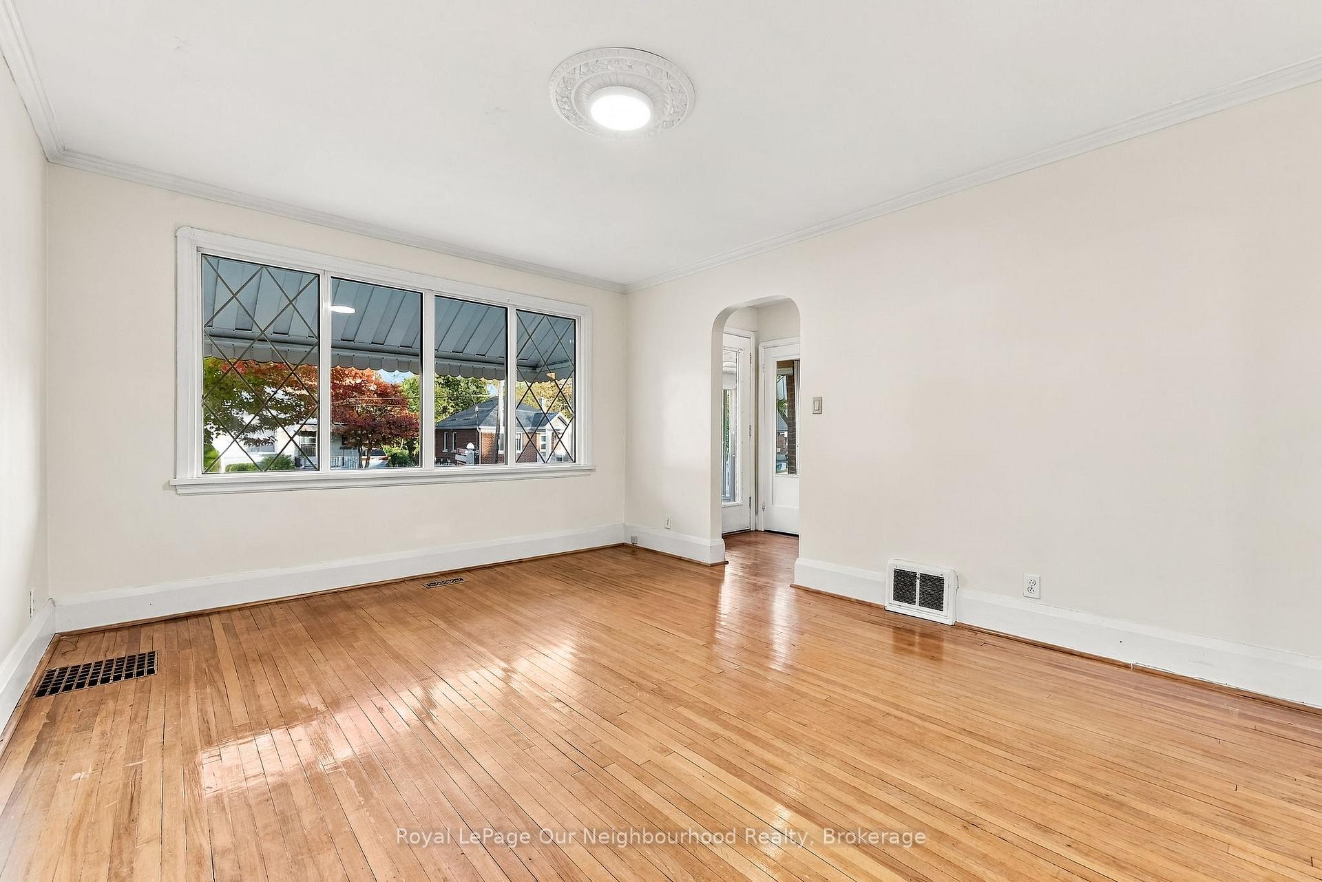 Photo 7 of 868 Grierson Street, Oshawa, Centennial — HOMEH