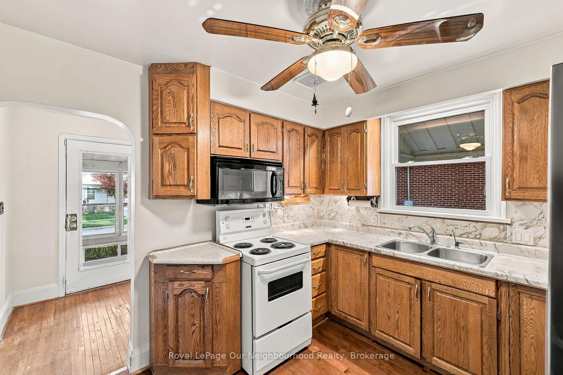 Photo 12 of 868 Grierson Street, Oshawa, Centennial — HOMEH