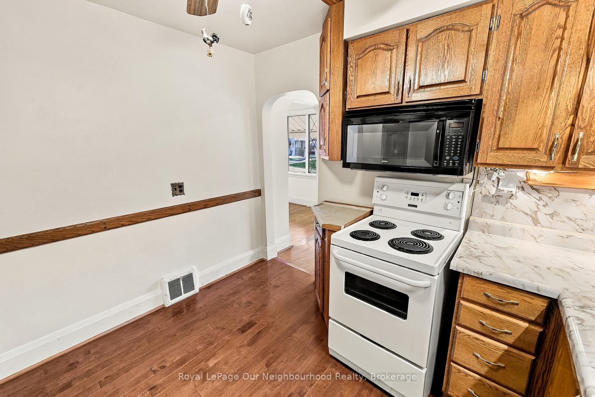 Photo 13 of 868 Grierson Street, Oshawa, Centennial — HOMEH